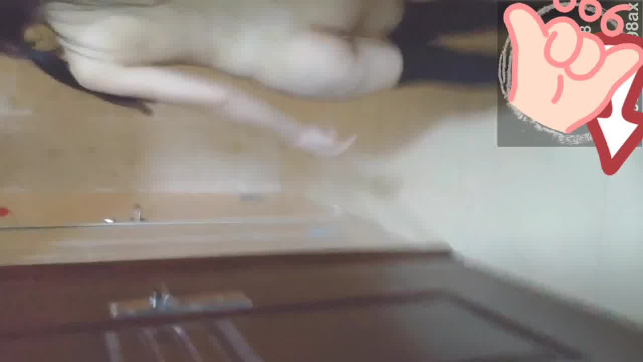  母狗做任务户外小区游乐场黄瓜插穴 的剧照5