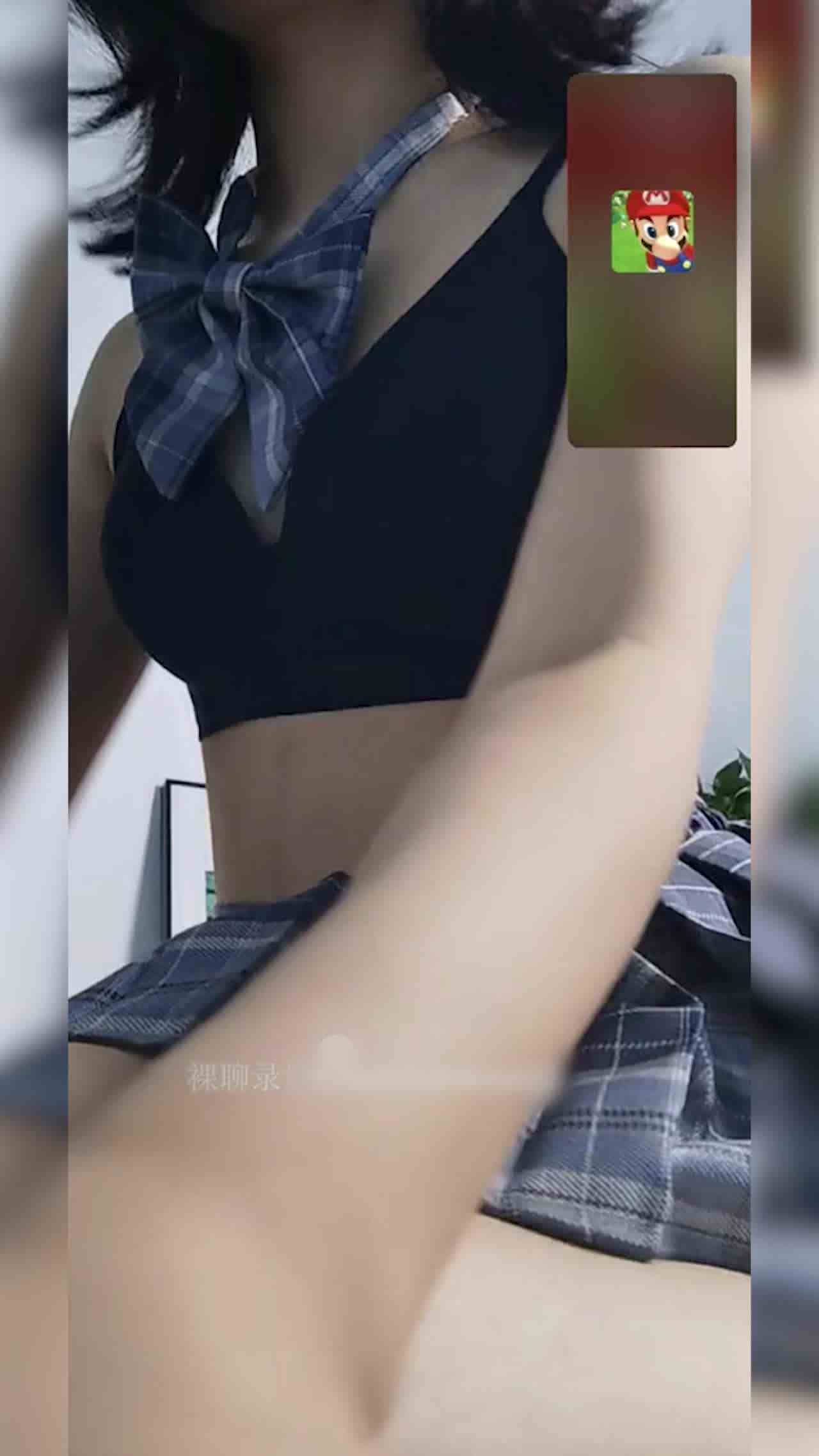  约个学生妹来裸聊 的剧照9