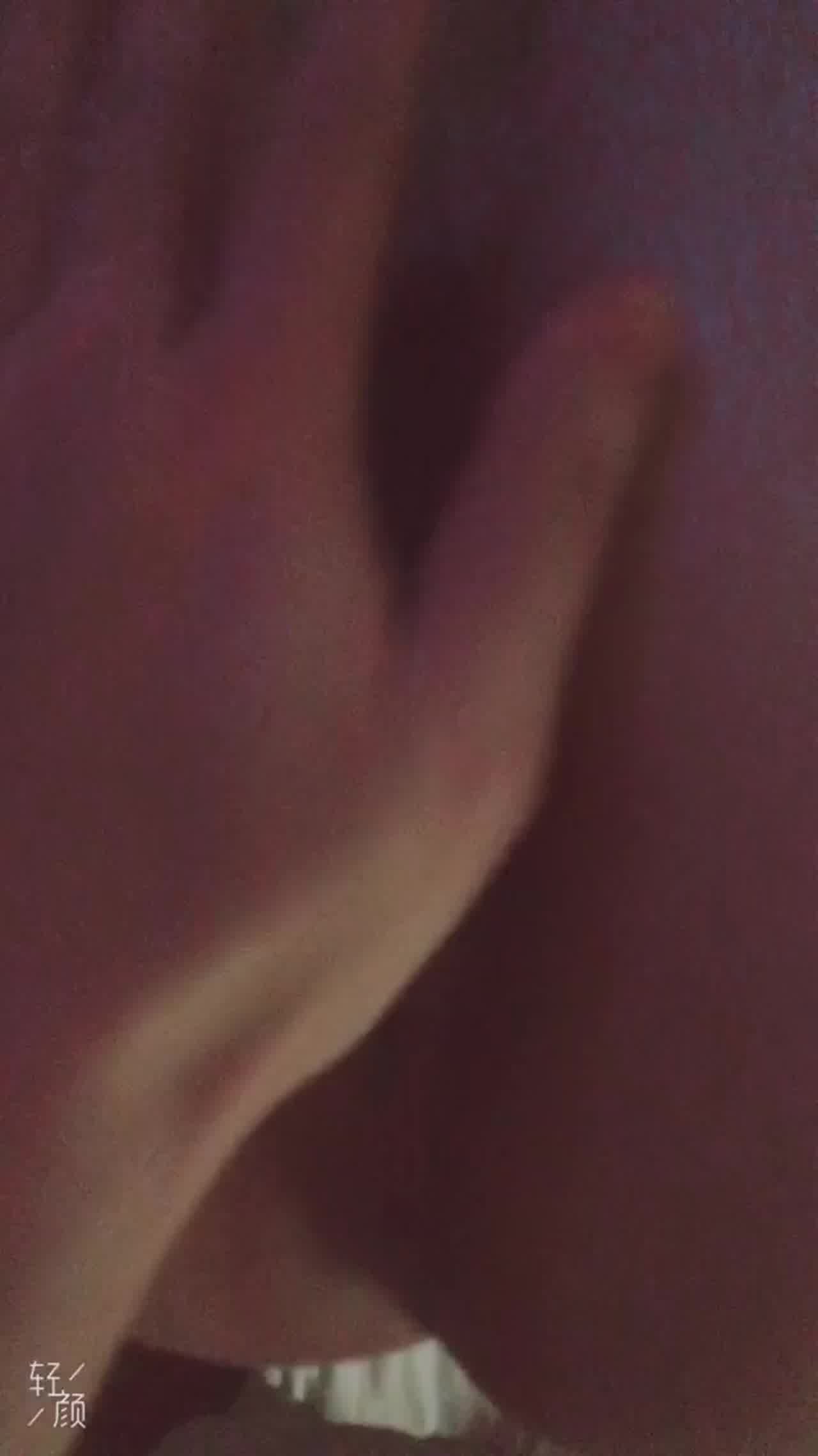  00后水嫩骚穴（本人原创拍摄） 的剧照3