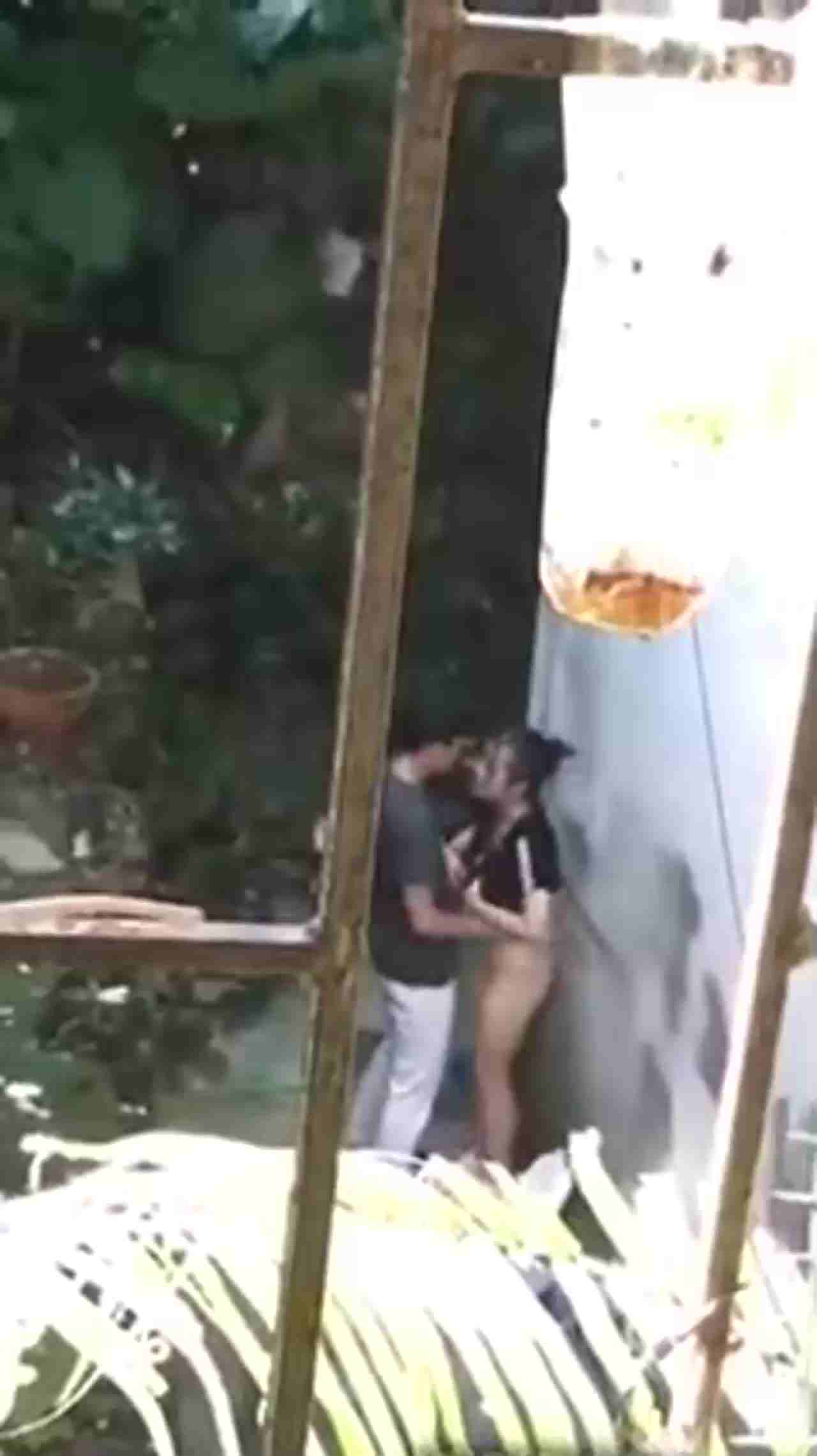  【窗外偷窥】楼下小夫妻吵架吵着吵着直接把衣服脱光了开炮 的剧照3