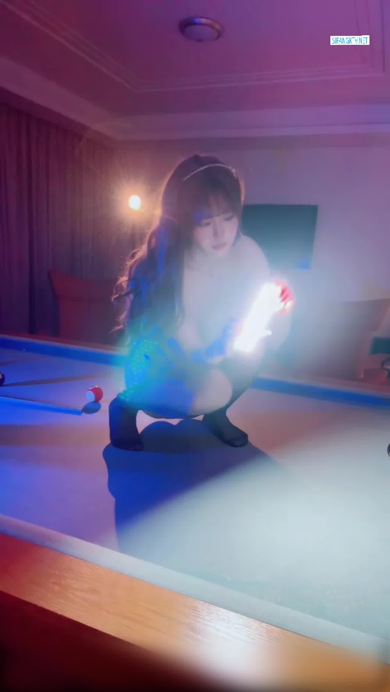  美女台球写真无露点，但侧乳就够打飞机了 的剧照8