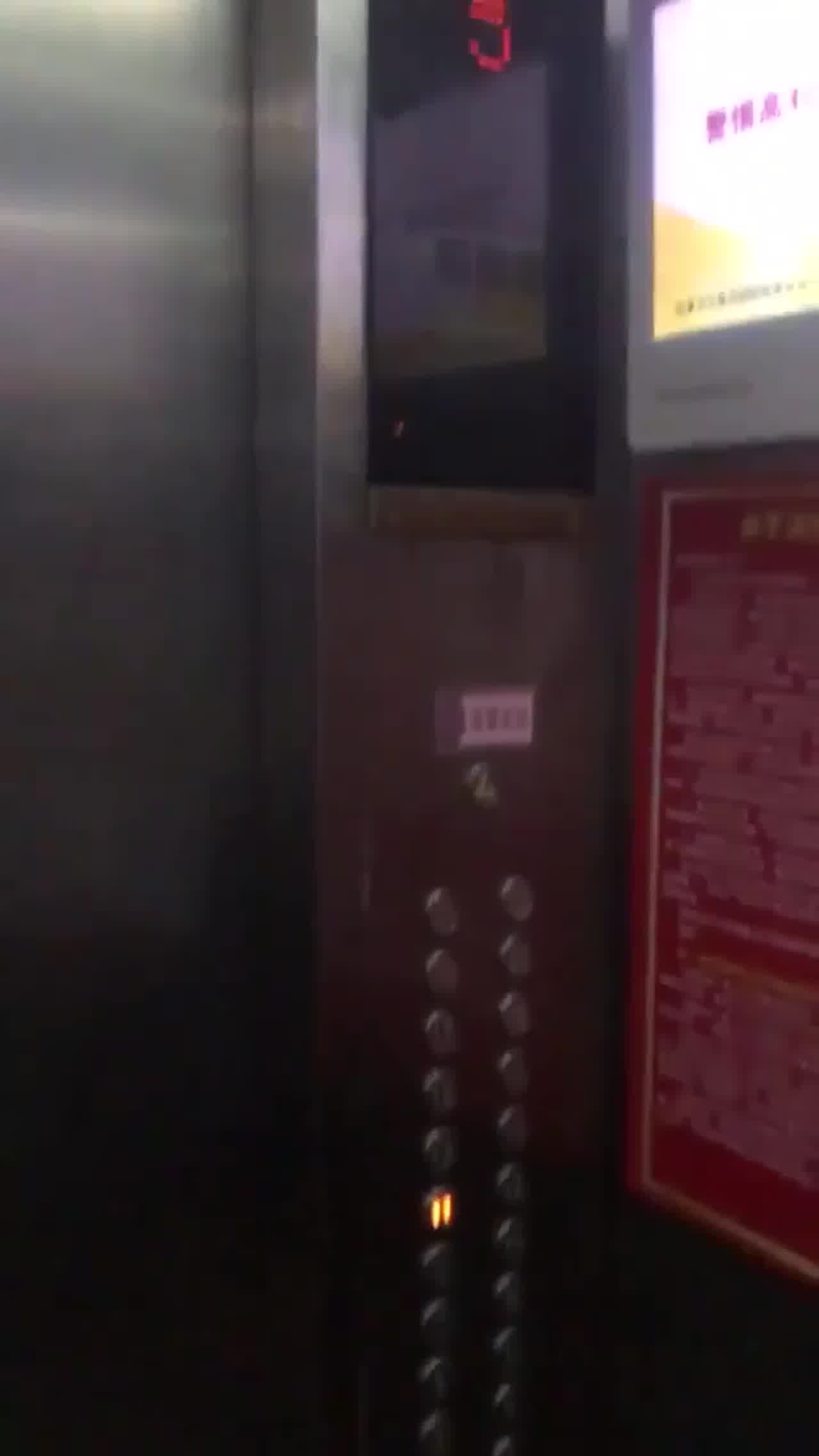  骚女友解锁任何公共场所 口活颜射样样来刺激极了 的剧照9