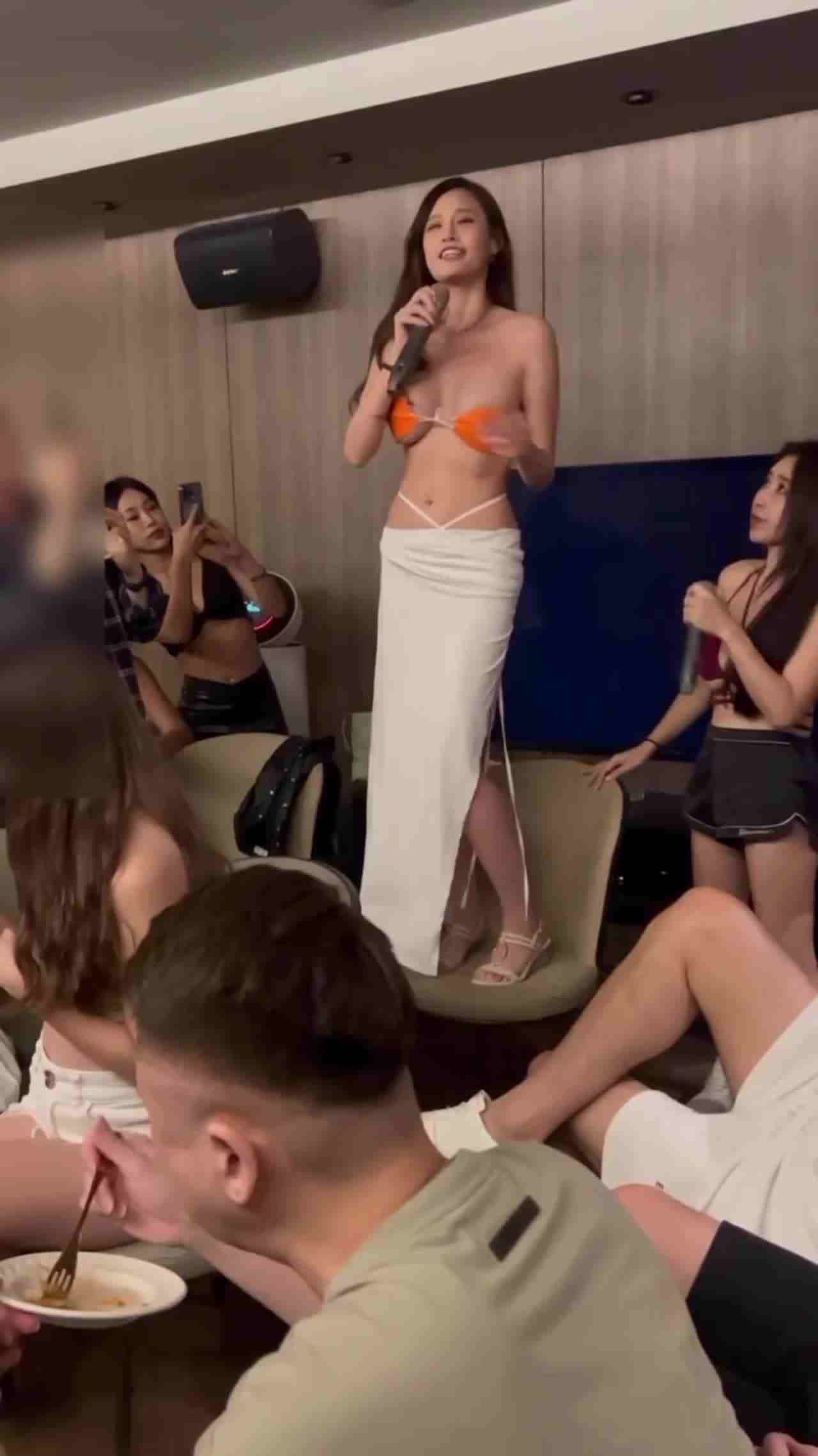  【上海名媛圈泄密合集】富人们的玩具，穷人的女神，被操的不行了撒娇也没用，土豪强硬的态度名媛只能乖乖服 的剧照6