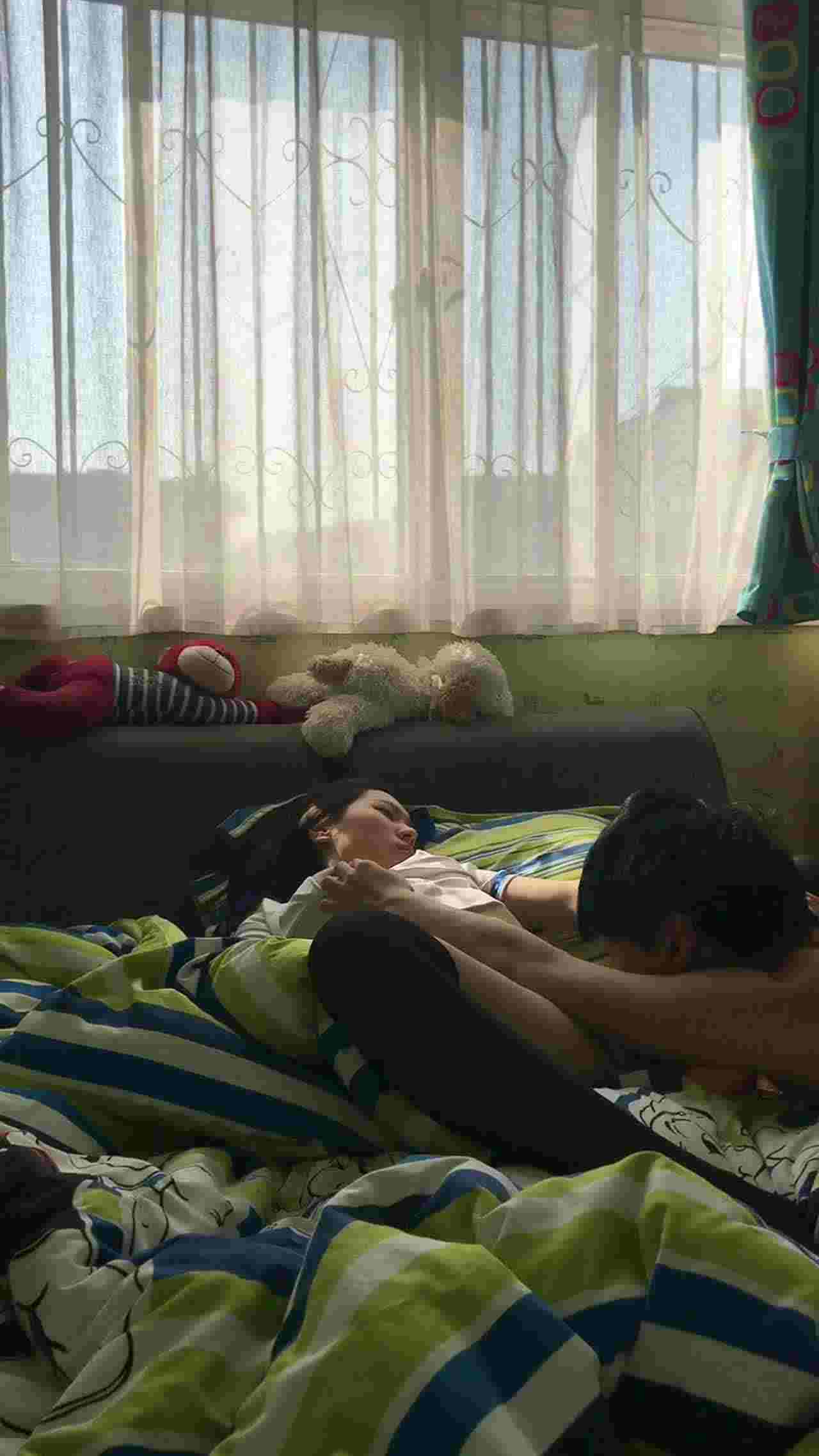  高颜值空姐女友穿着黑丝被我操 的剧照10