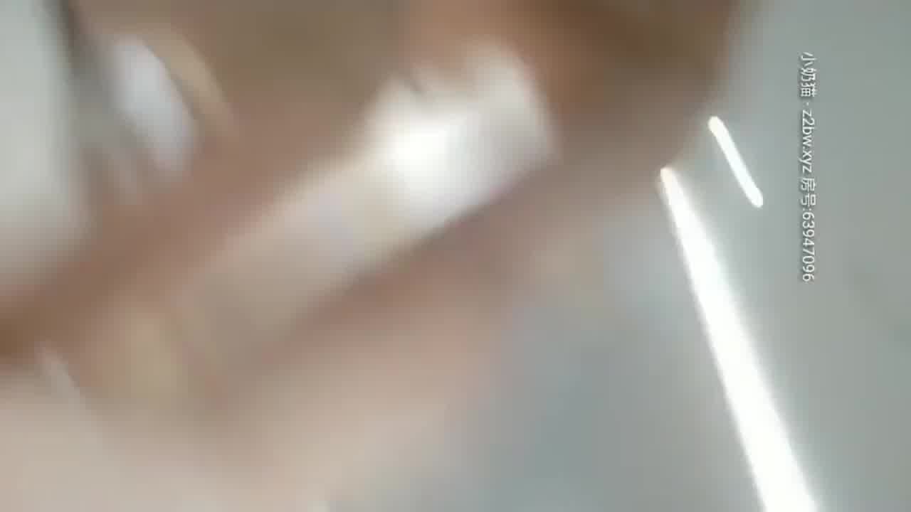  性感漂亮主播小姐姐跟老哥驾车约炮开房，69口交服务到家 的剧照1