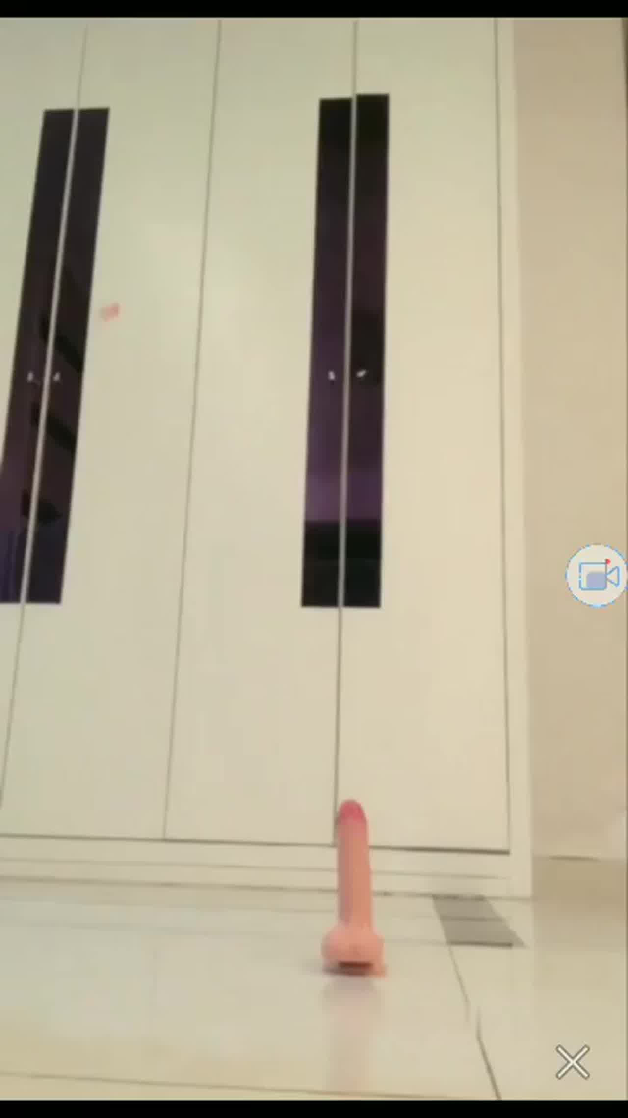  漂亮小可爱假大鸡巴自慰 的剧照6