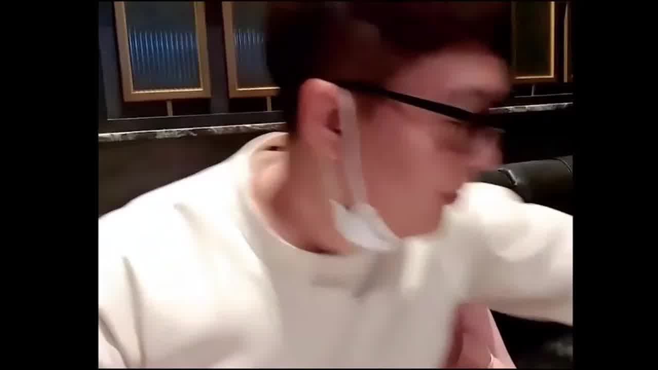  【稀有资源】富二代留学生[糜烂夜生活]有钱能使女脱衣拿到钱都膨胀了！ 的剧照2