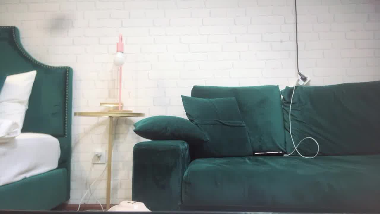  【熟妇遇上小奶狗，也把持不住】看到大神这么帅，感觉来了，任何要求统统接受，不仅让内射，还被开发了菊花 的剧照1