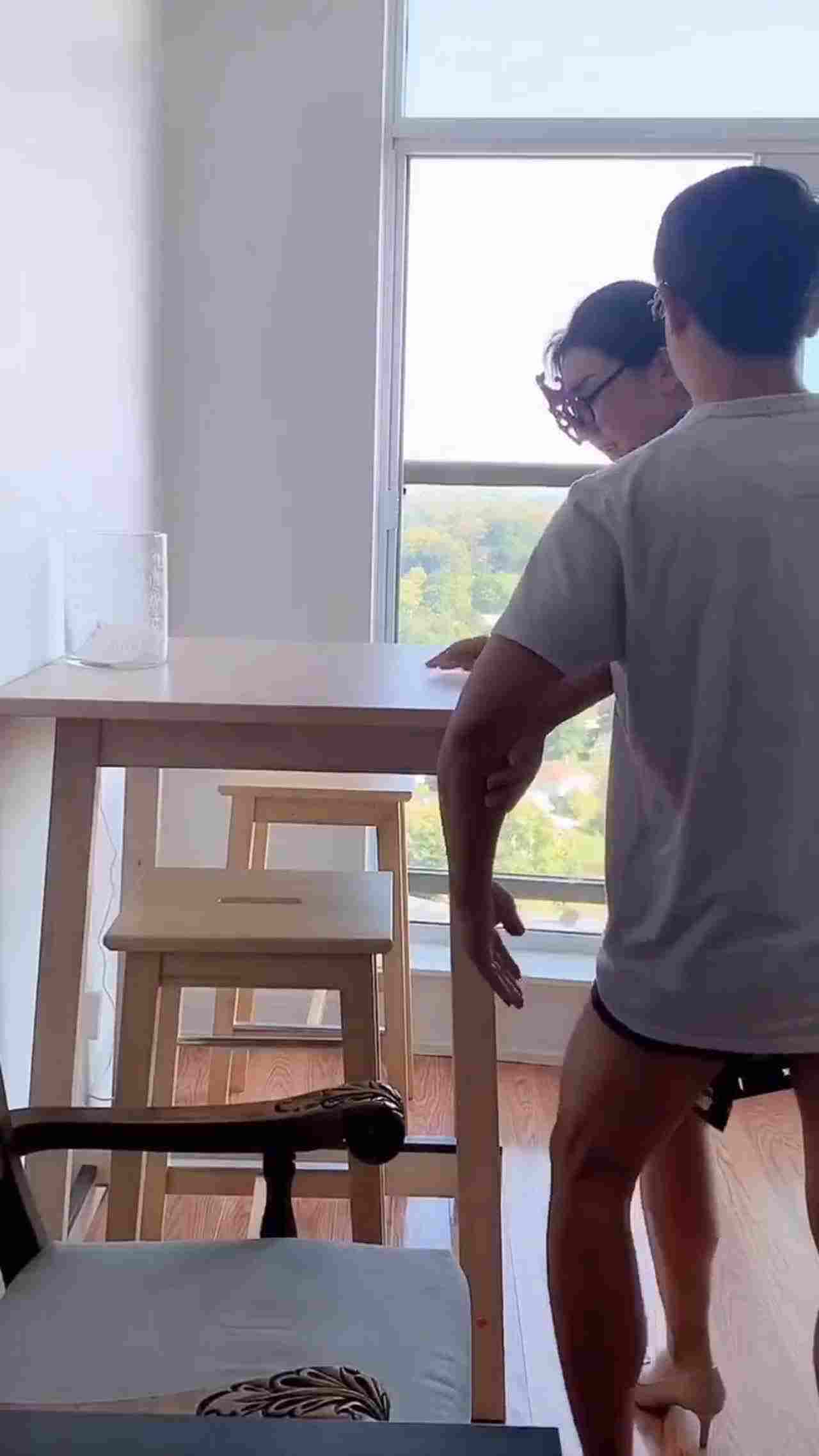  外企高管娇妻被下属爆操 的剧照3