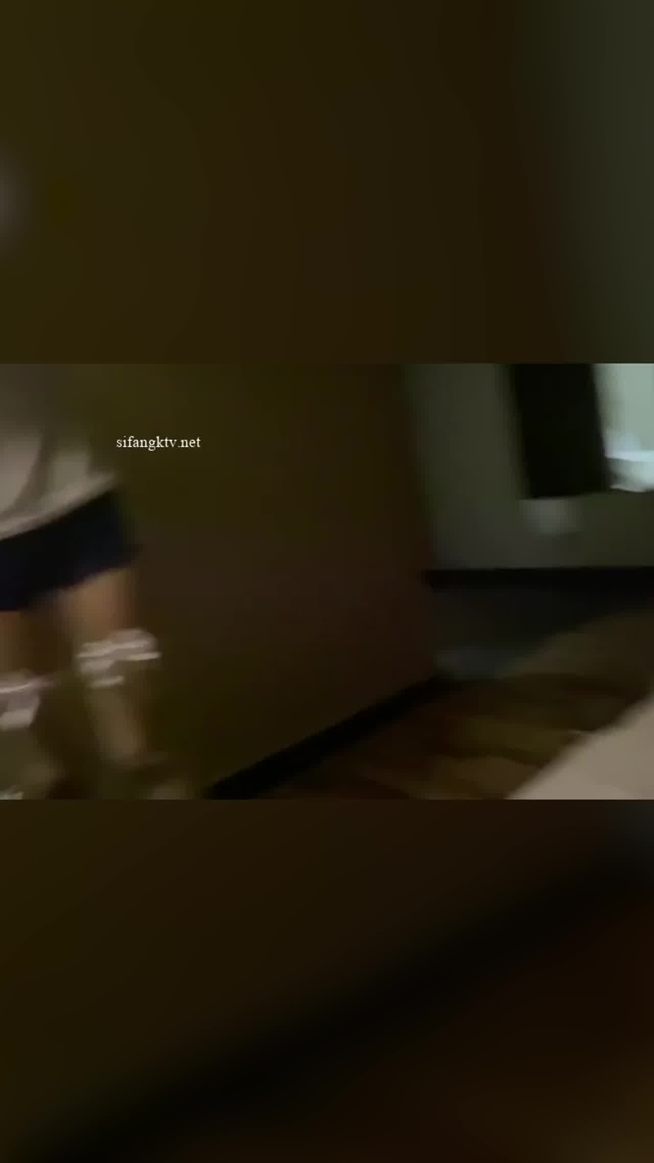  反差幼齿女孩放浪口交 的剧照8