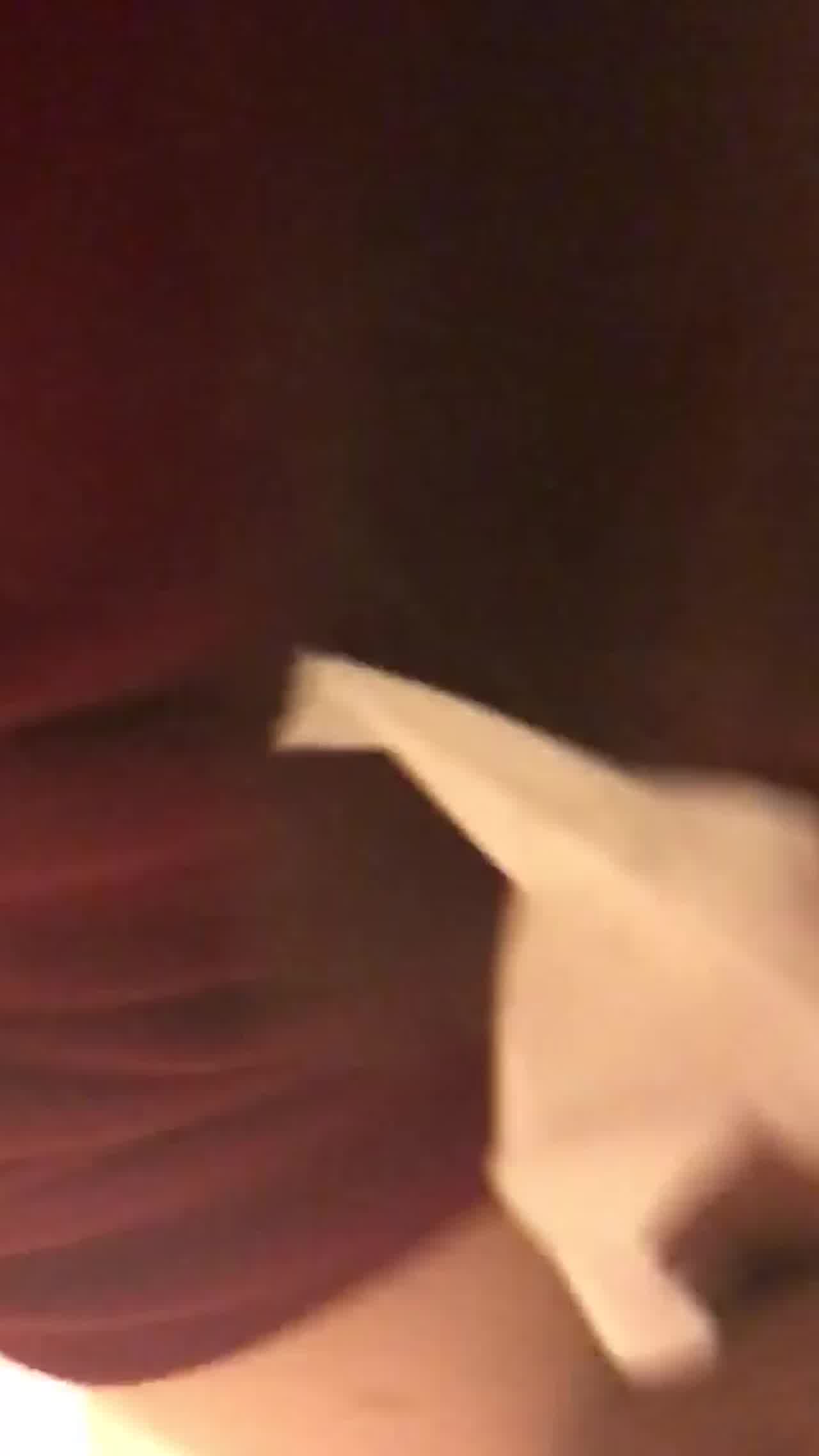  大神PUA网撩极度反差露脸骚女，线下约会居然是真空，毛茸茸的大鲍鱼太好看了，直接在快餐店卫生间搞一炮 的剧照6