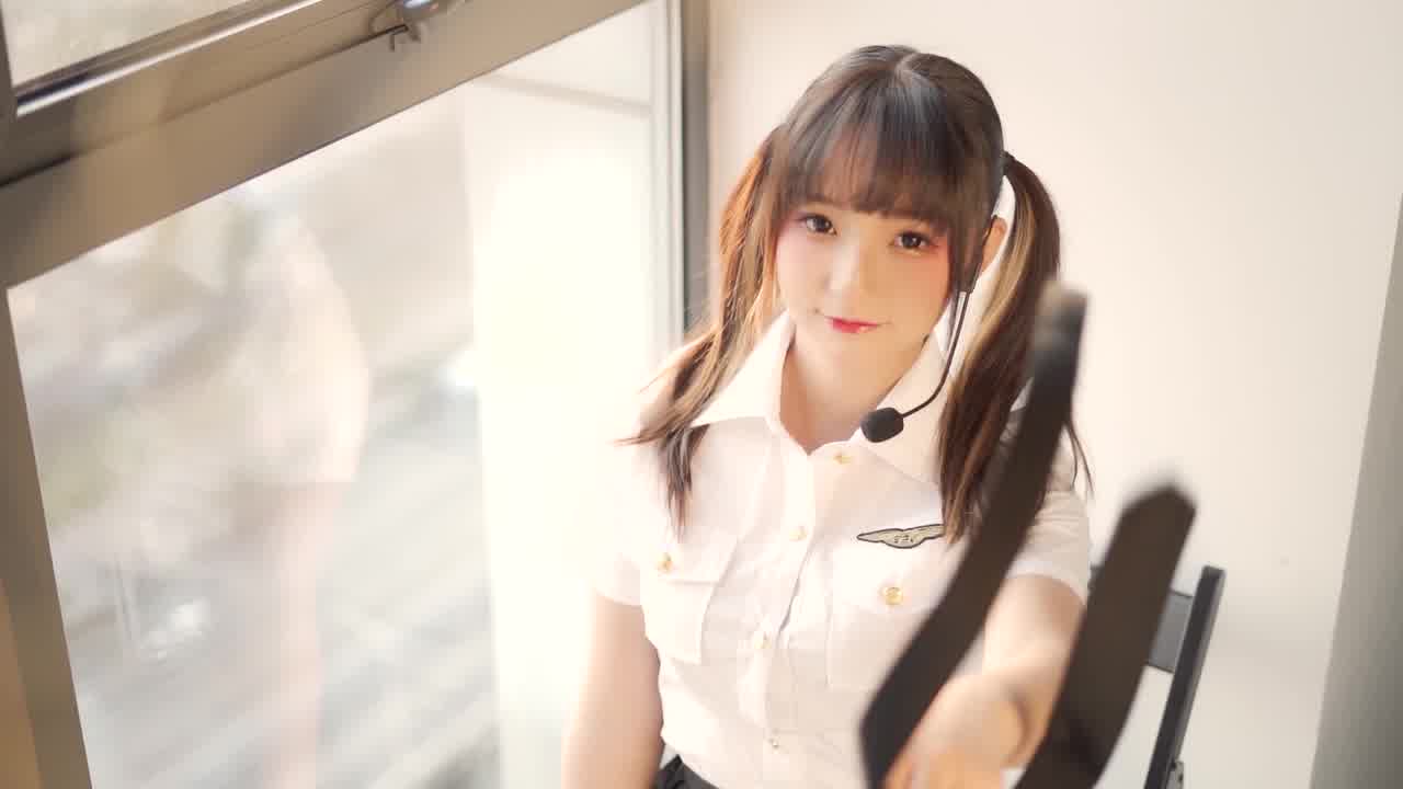  神楽坂真冬 下班后的站务员少女原味黑丝美足 的剧照2