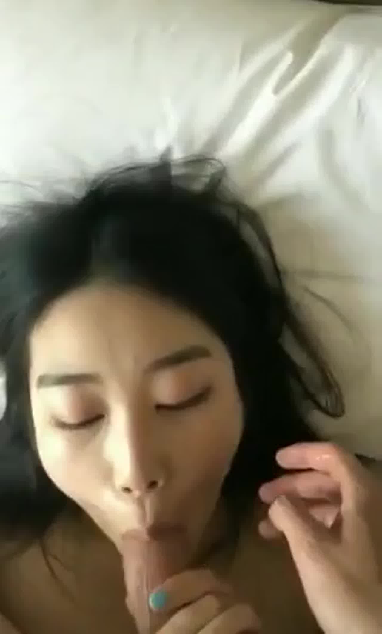  女友口活好棒喜欢被射嘴里 的剧照7