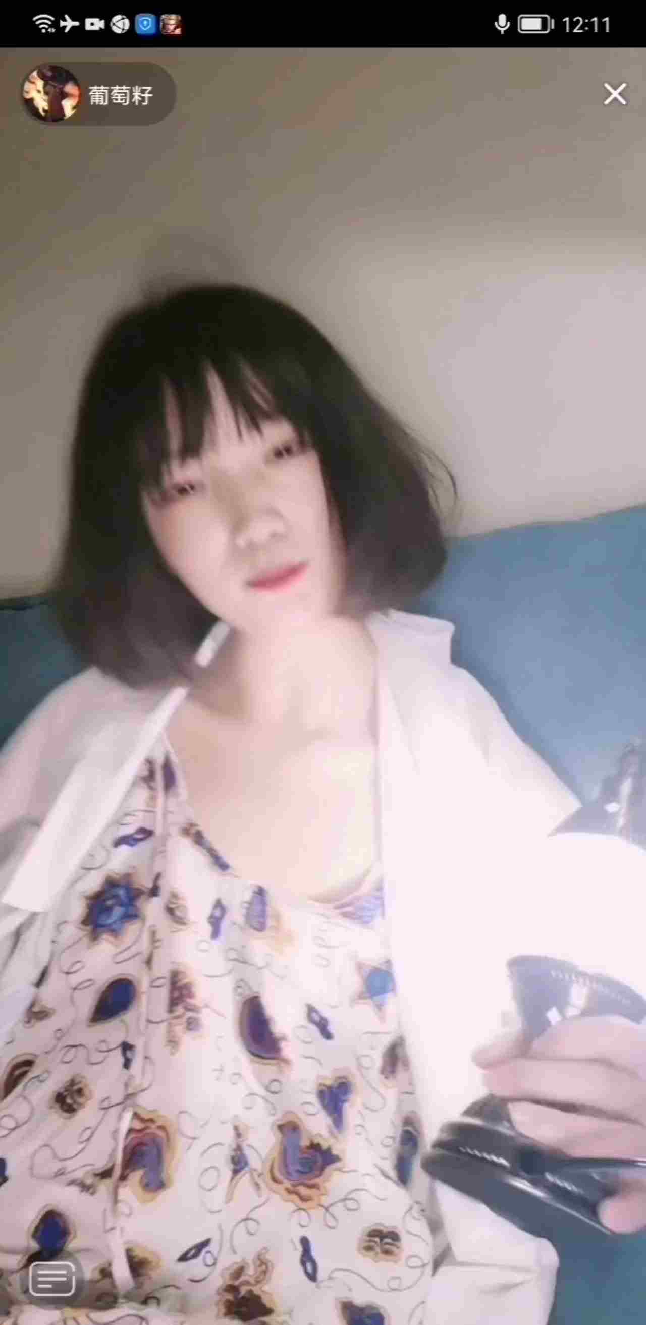  抖音自录真空走光系列 (8) 的剧照1