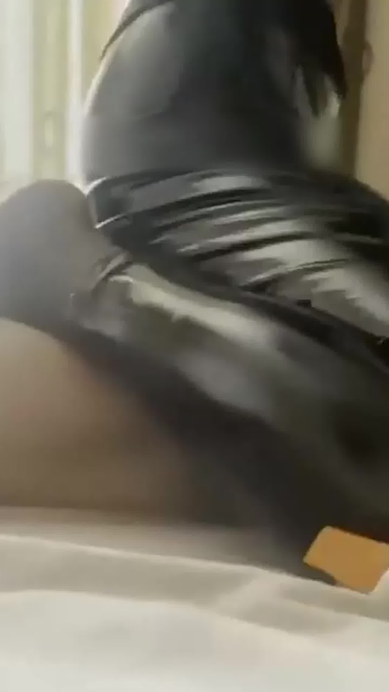  5月重磅推出 172CM大长腿配丝袜，把她当母狗狠狠干，高潮喷水 的剧照5