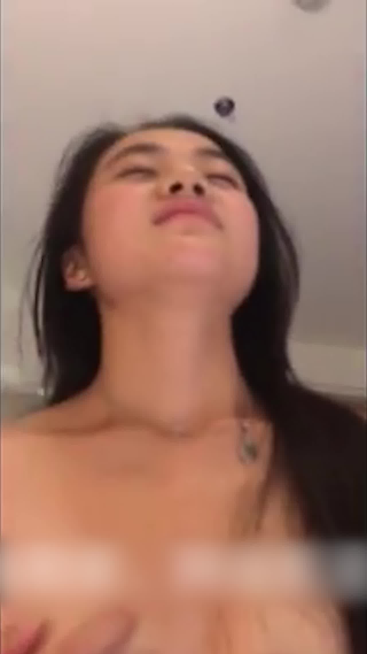  颜射合集“别浪费 都射给我 射我脸上”爱吃精液的少妇 可以拿来当面膜 的剧照3