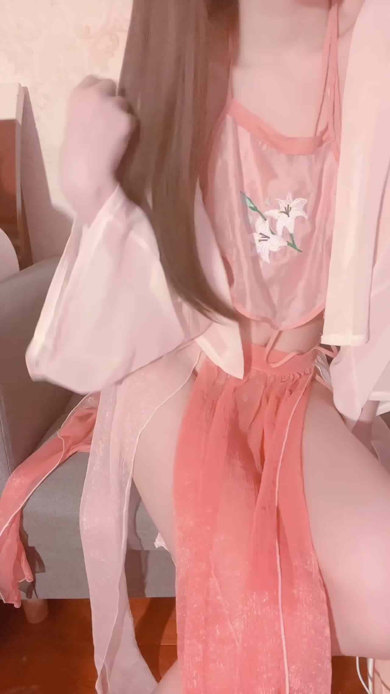  原创 晚晚酱 古装演绎织女幻化痴女-激情到失禁 的剧照8