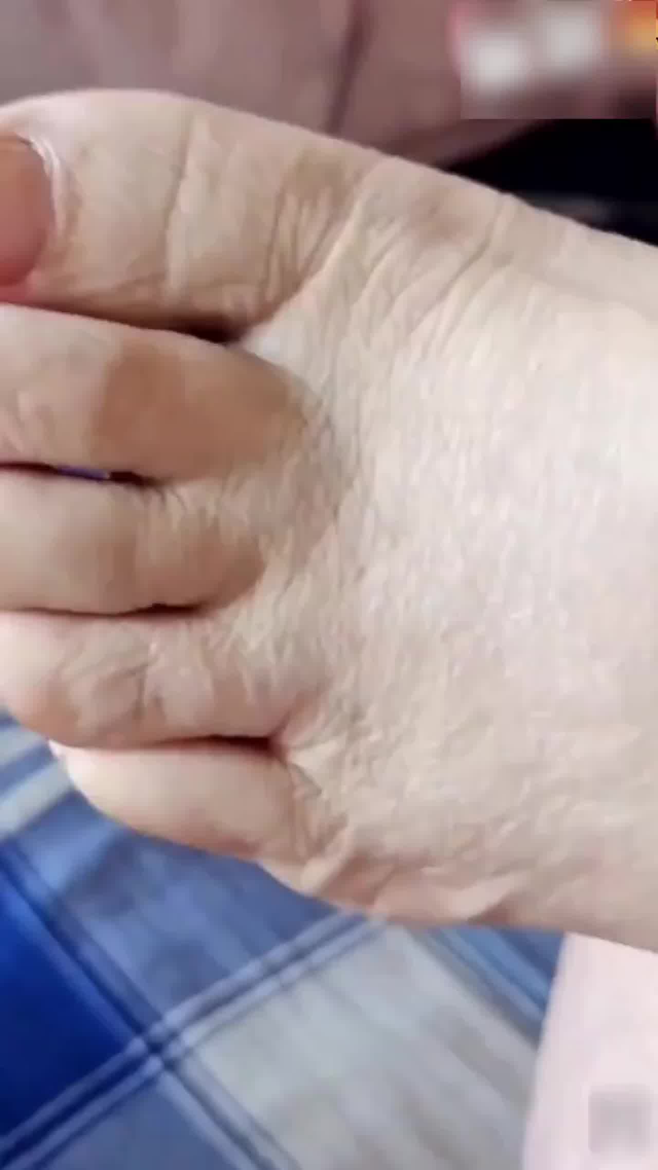  【母子乱伦】广西桂林农村52岁妈妈和30岁儿子乱伦妈妈让儿子别往外说 的剧照8