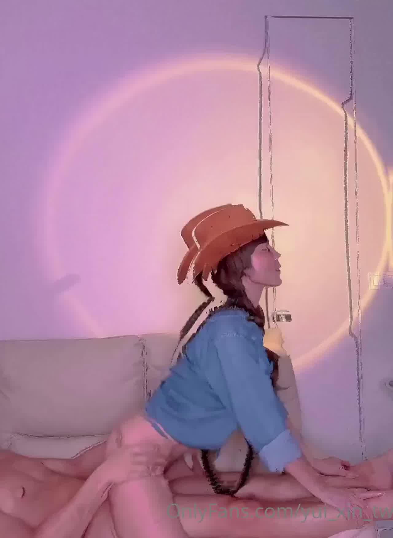  星国辛尤里 淫乱牛仔很忙的 的剧照5