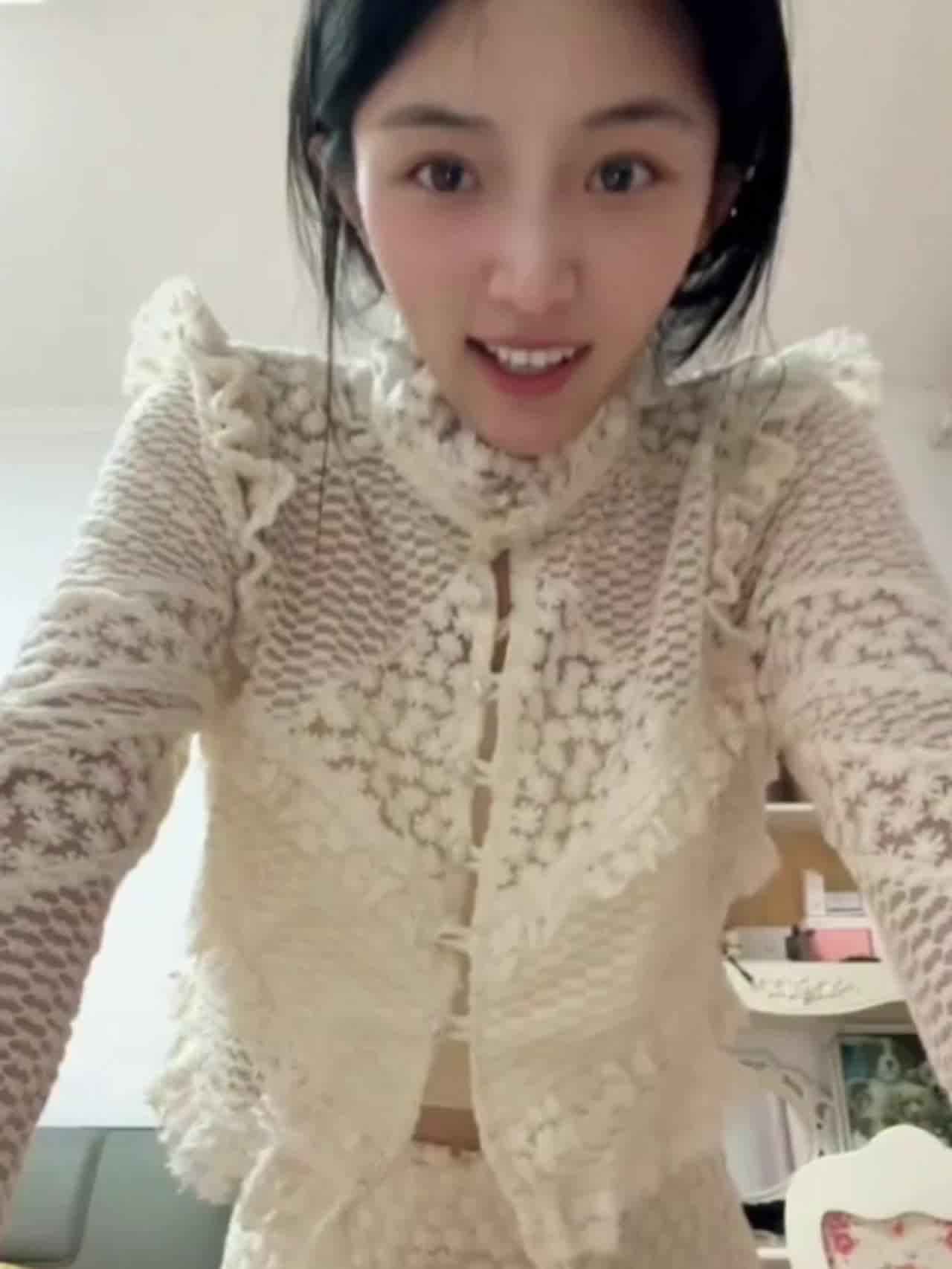  极品清纯大学生已玩到巨棒插穴才满足 的剧照10