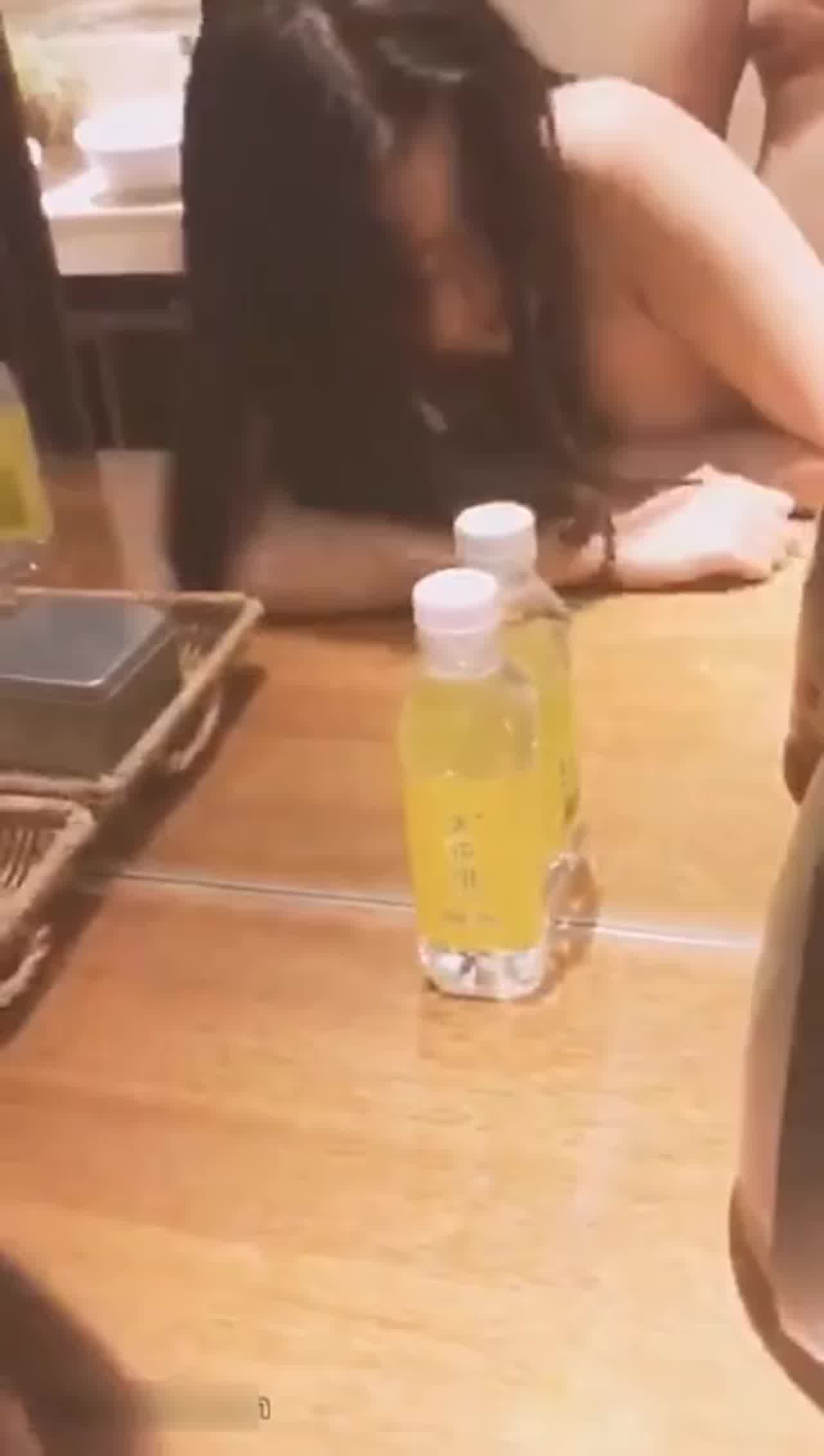  绝美女神抠逼制服诱惑骚气侧漏，看到你被操的样子我就放心了 的剧照5