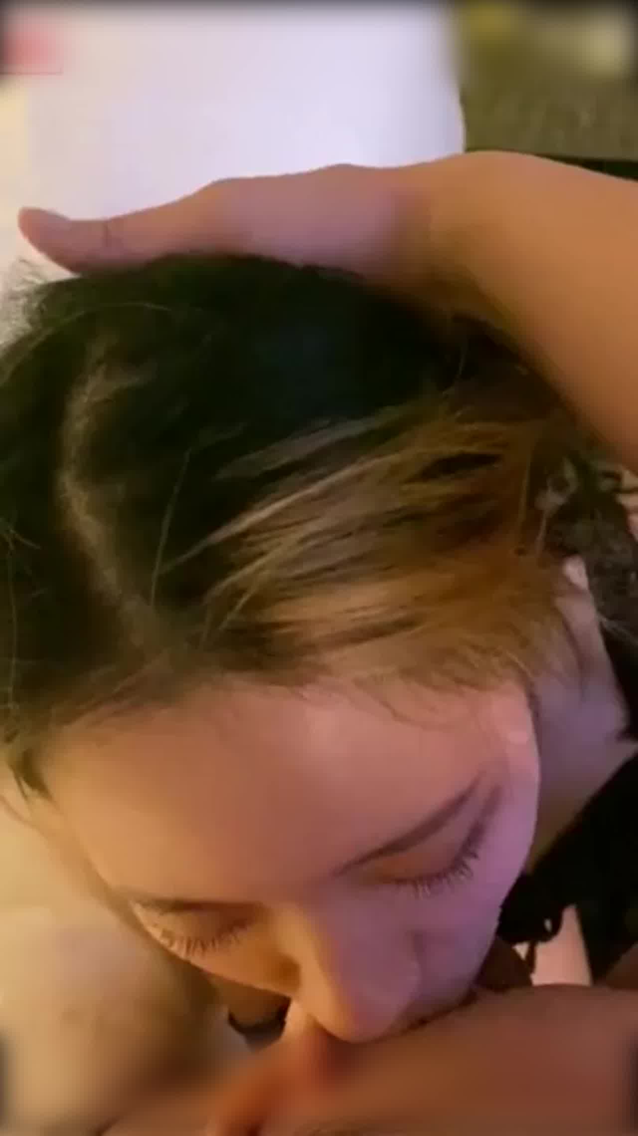  女友口交样子可爱极了 的剧照3