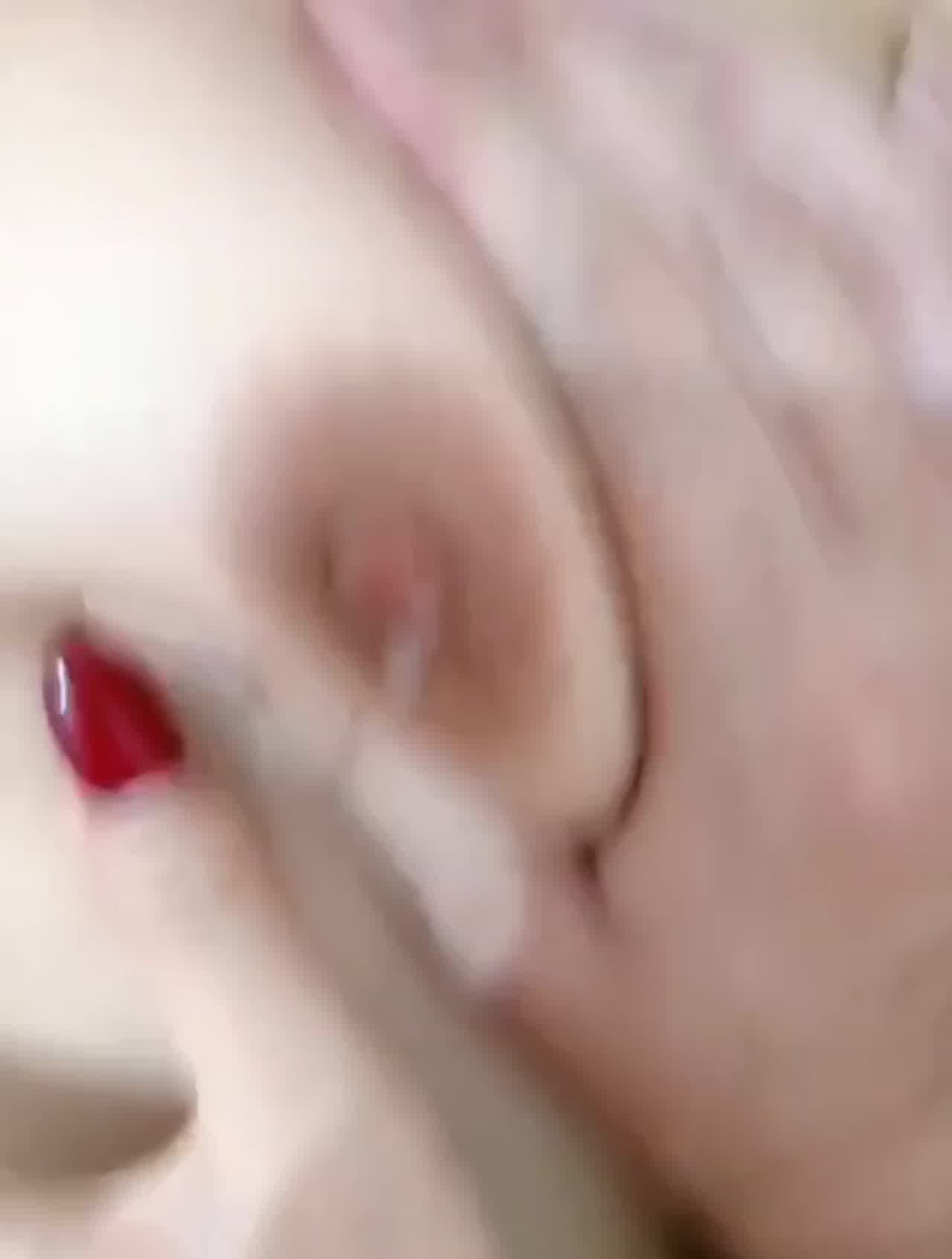  朋友的老婆真猛 一根喂不饱 的剧照4