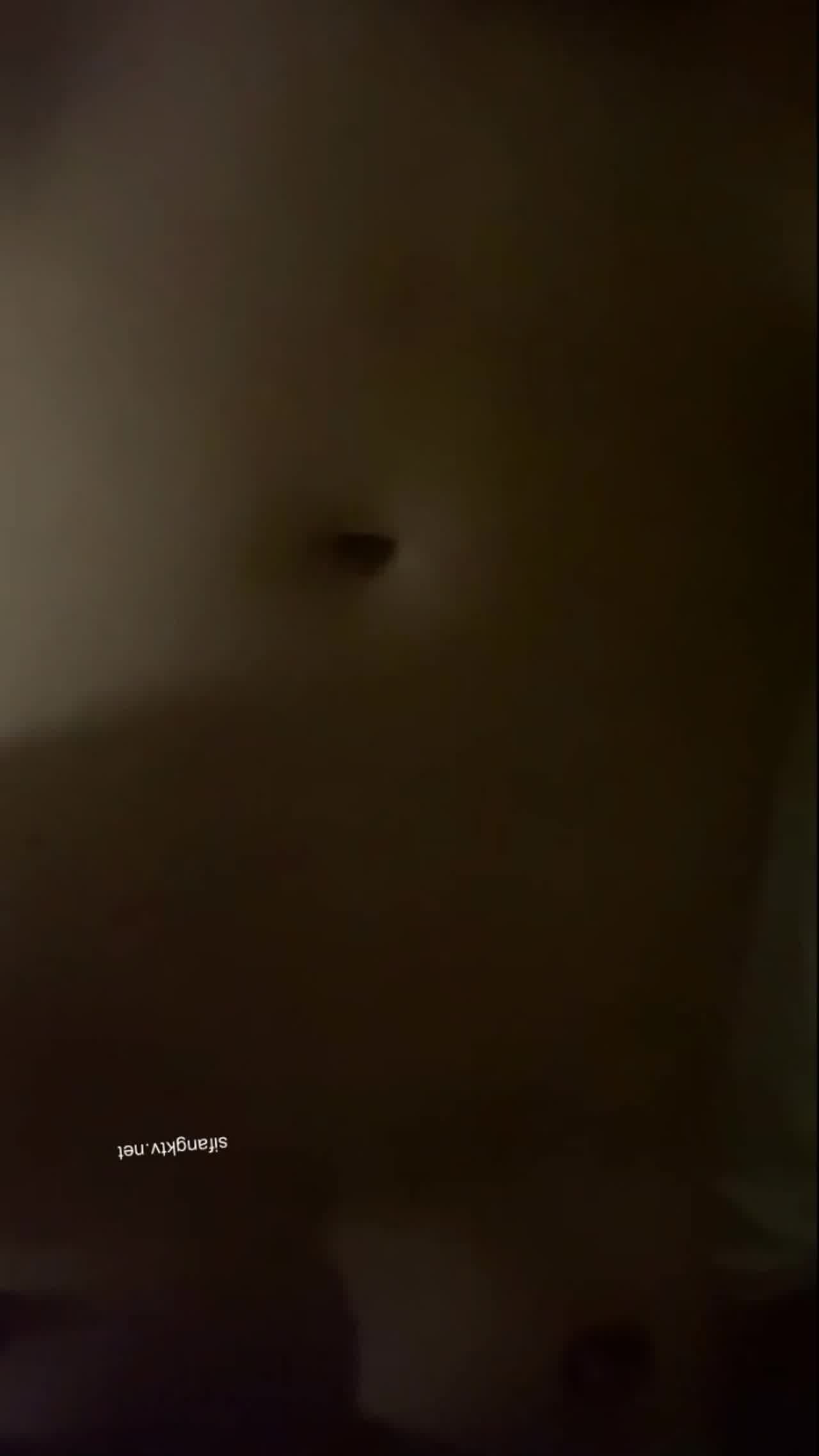  宿舍私拍诱惑又叫男人来炮一尻 的剧照2