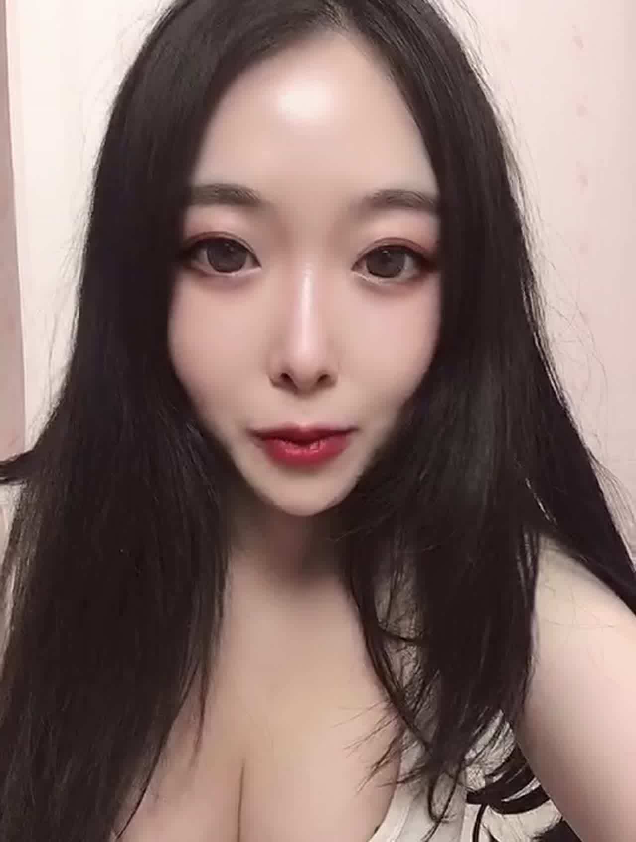  我是梦梦，喜欢我的小哥哥可以多多支持，可深入交流 内容 的剧照10