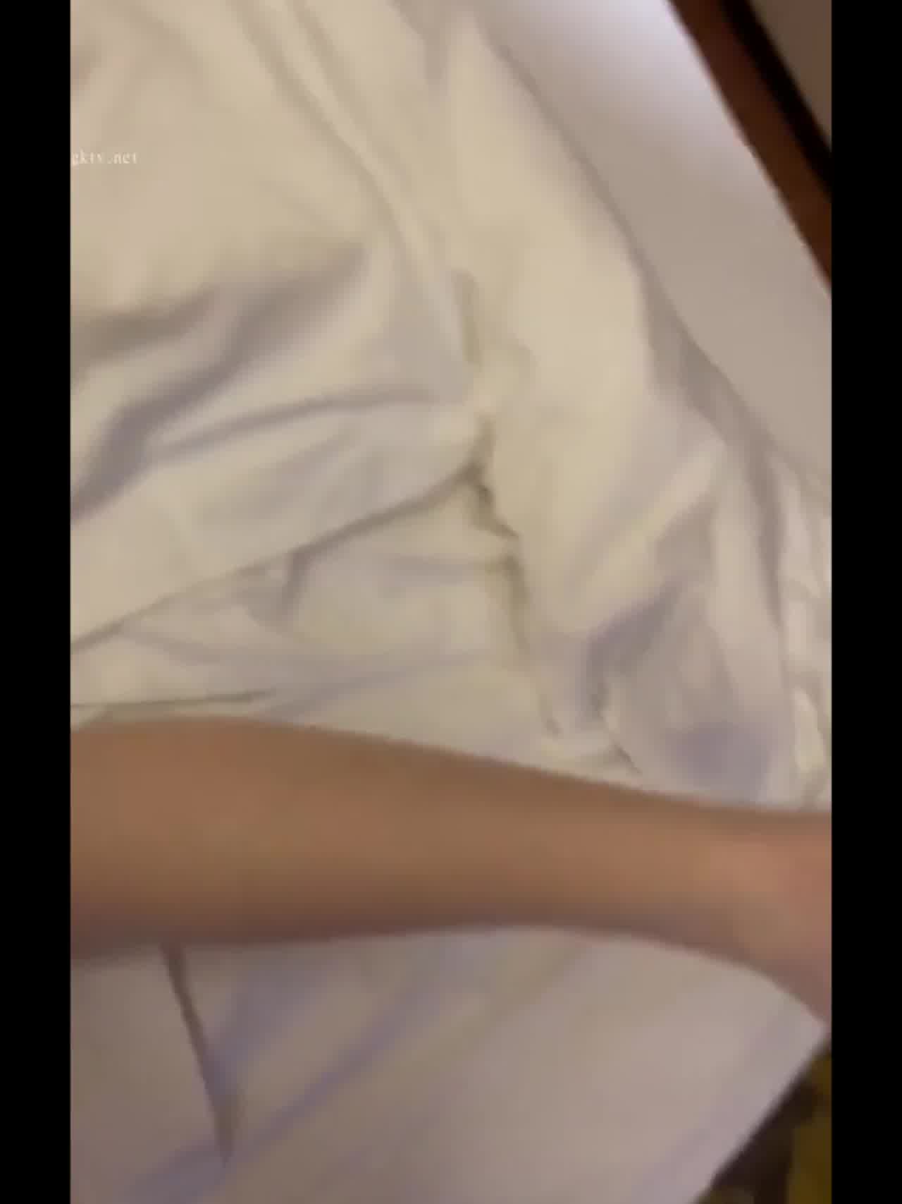  干爹找兄弟一起开趴做爱 的剧照10