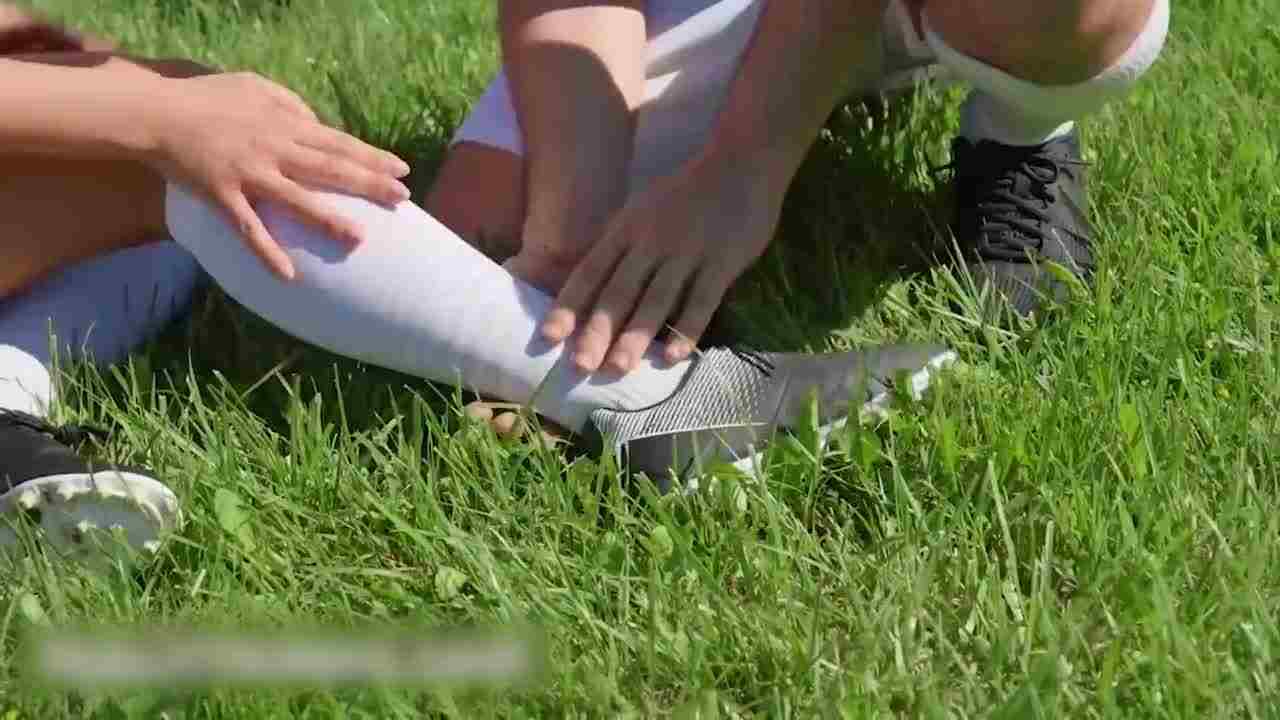  【情色奥运】足球场上与啦啦队宝贝口交性爱 的剧照5