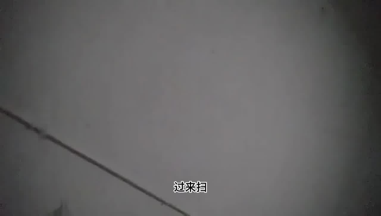  【城中村小超市】老板娘接私活，这服务太刺激了，暴力抽插骚穴，尽情输出啪啪猛操。少妇爽懵了！ 的剧照9