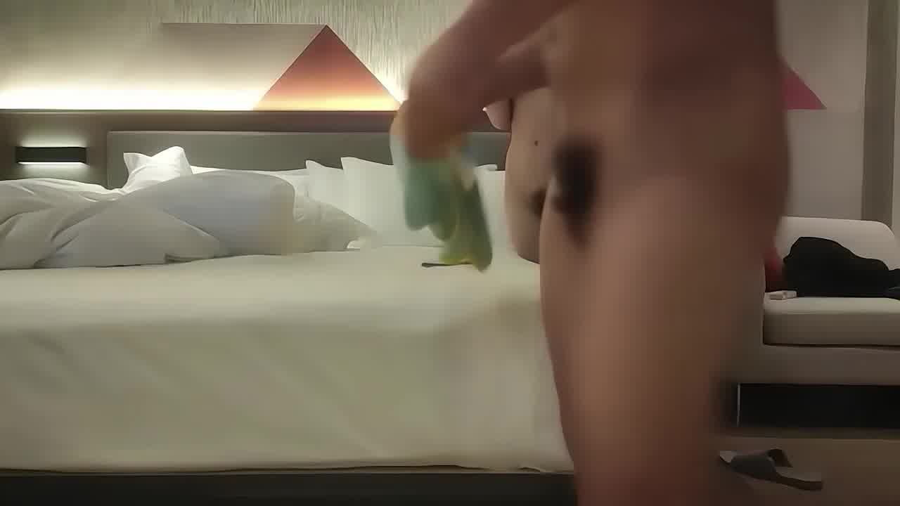  约啪风云争辩事件，彪悍瘦小女被小胖一耳光瞬间降下怒火 的剧照10