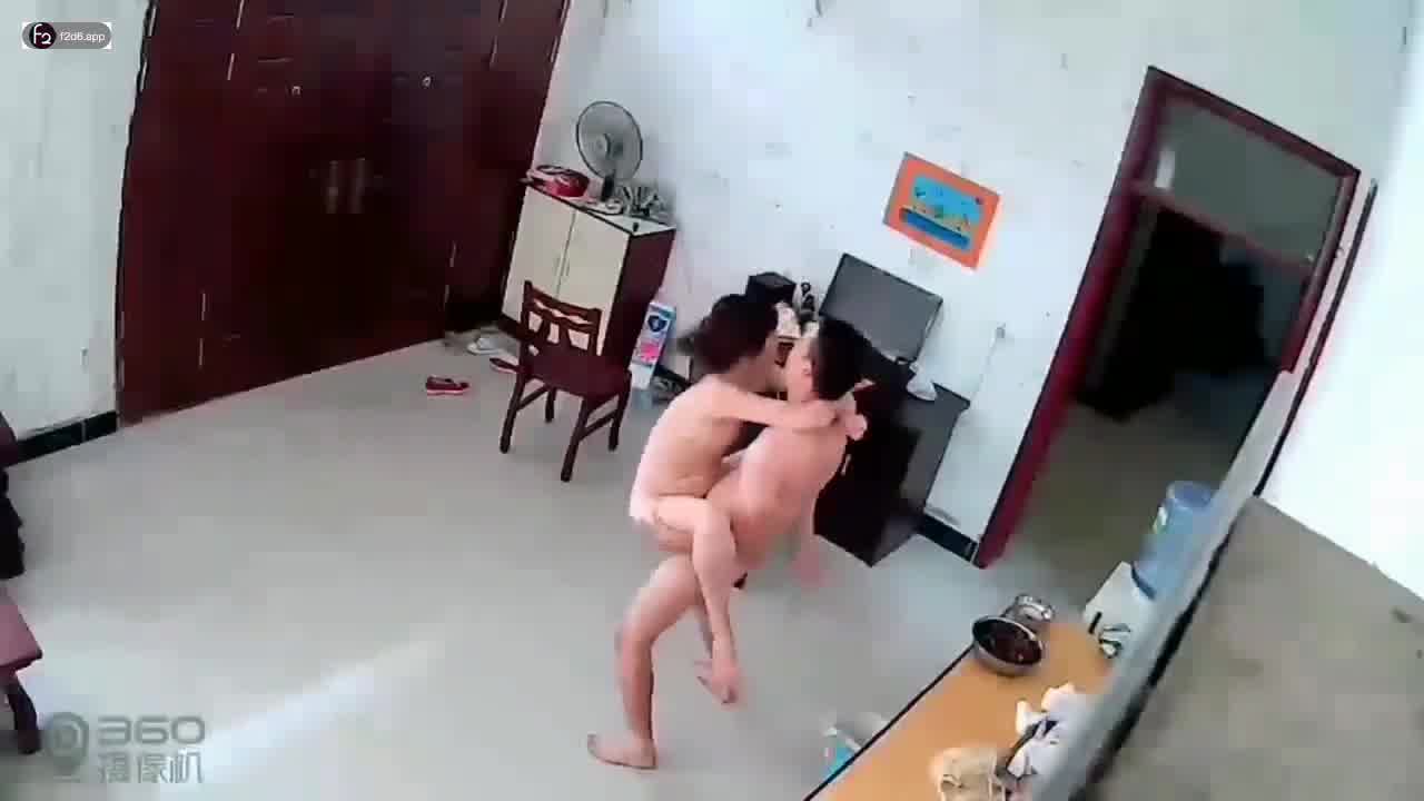  夫妻在房间火车便当太爽了 的剧照1