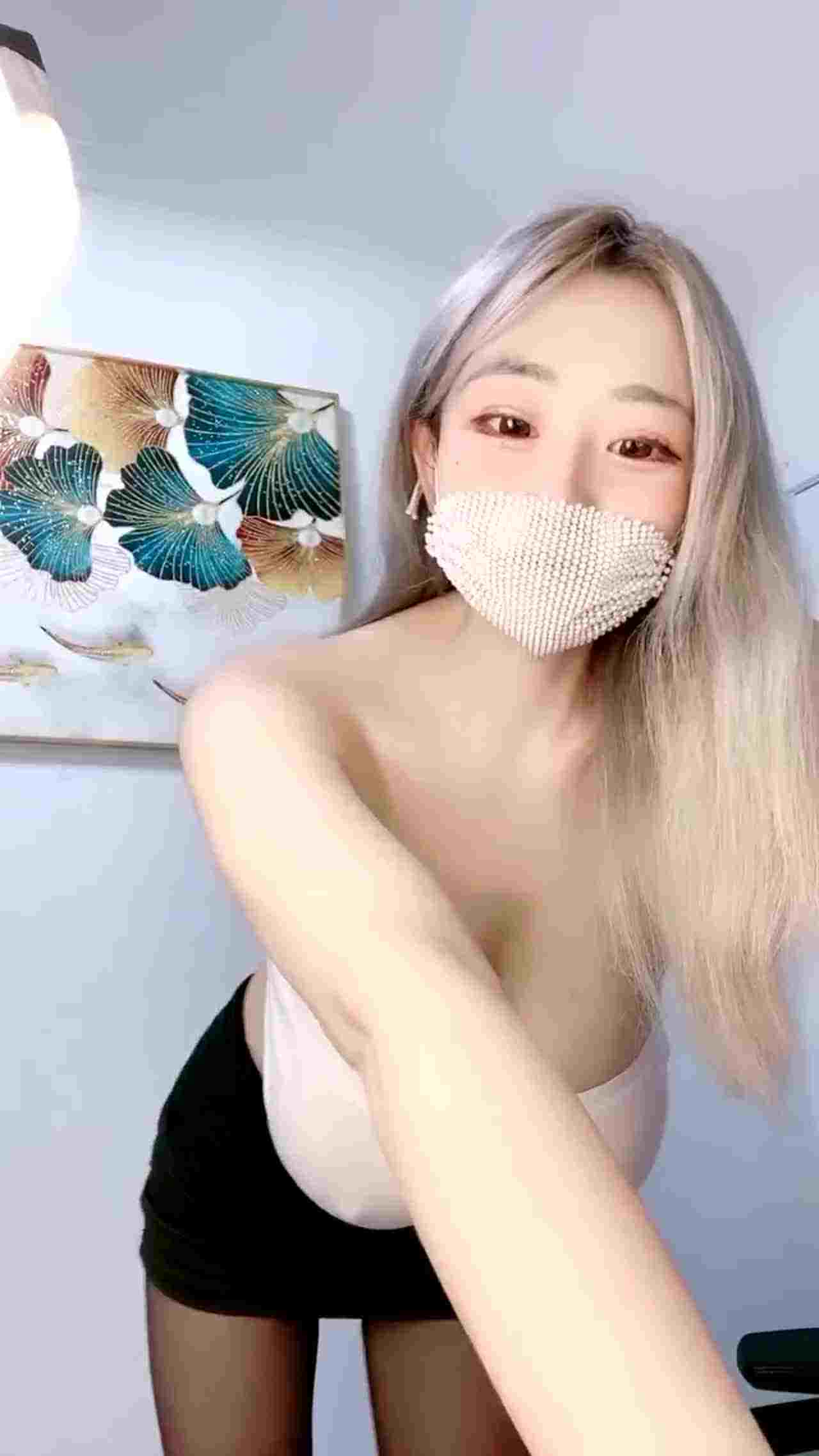  甜甜圈 无敌巨乳核弹 的剧照5