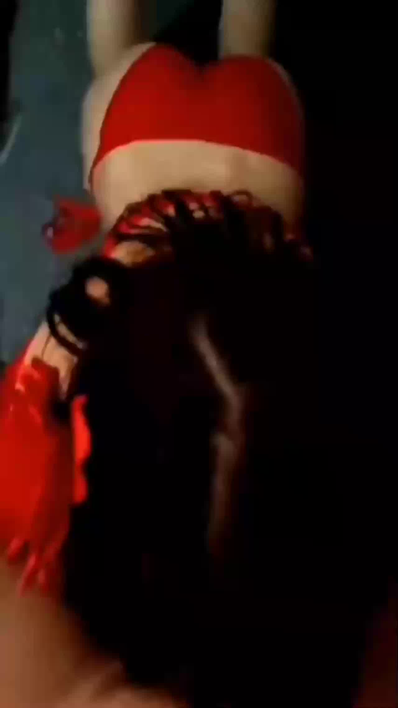  成绩优异的高材生真就什么都懂，跪在地上楚楚可怜的样子真让人受不了 的剧照1