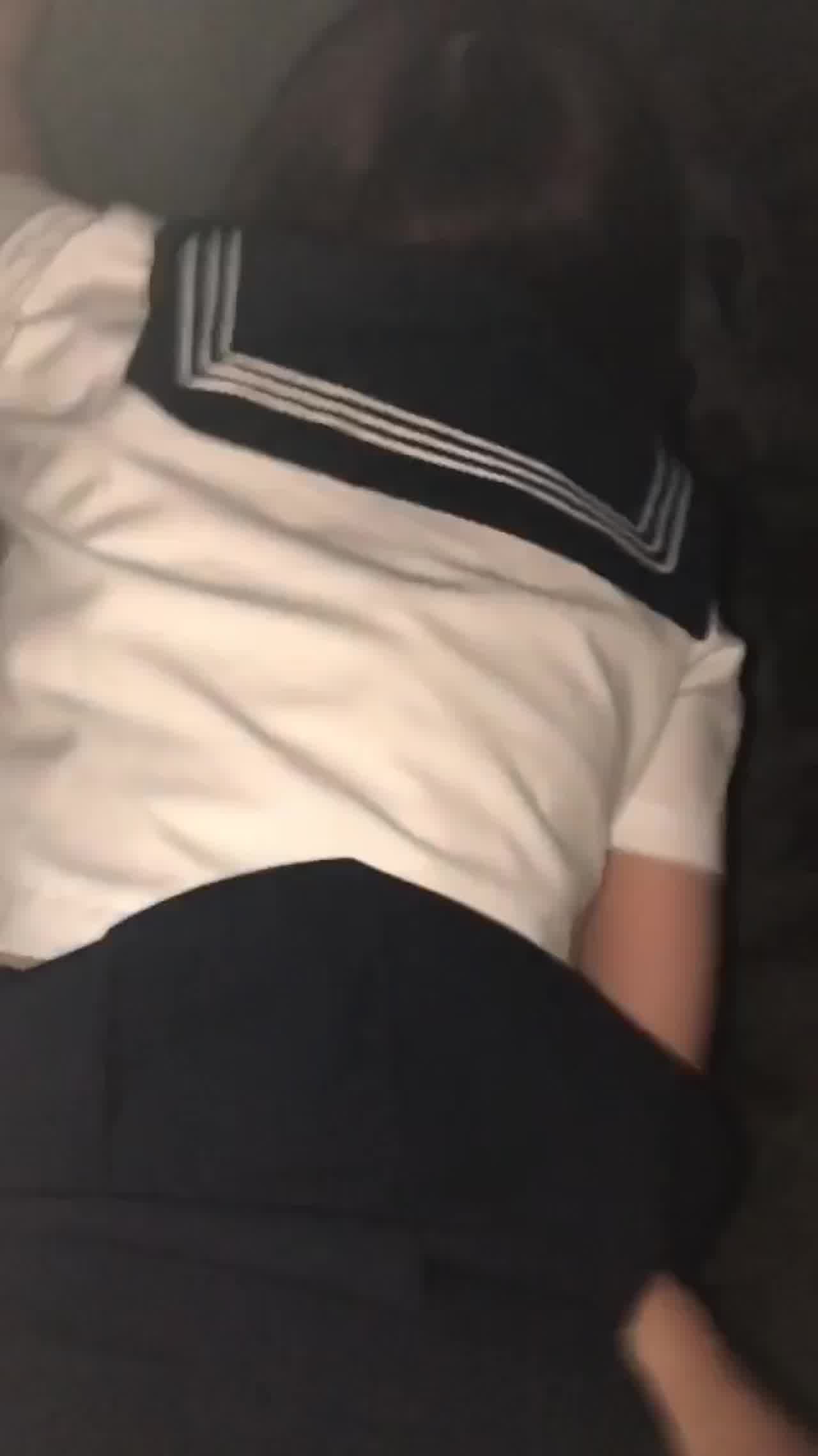  学生妹子野外被狂干 的剧照5