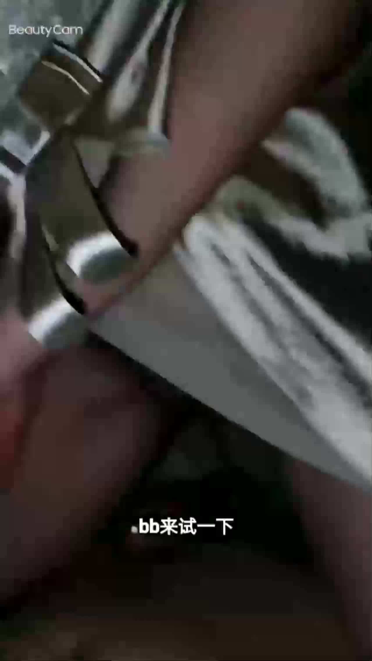  老公不在家好激动。少妇：他不在，干死我，你鸡巴好长啊，插进来肯定很舒服_男：你老公人呢。吹插真爽 的剧照3