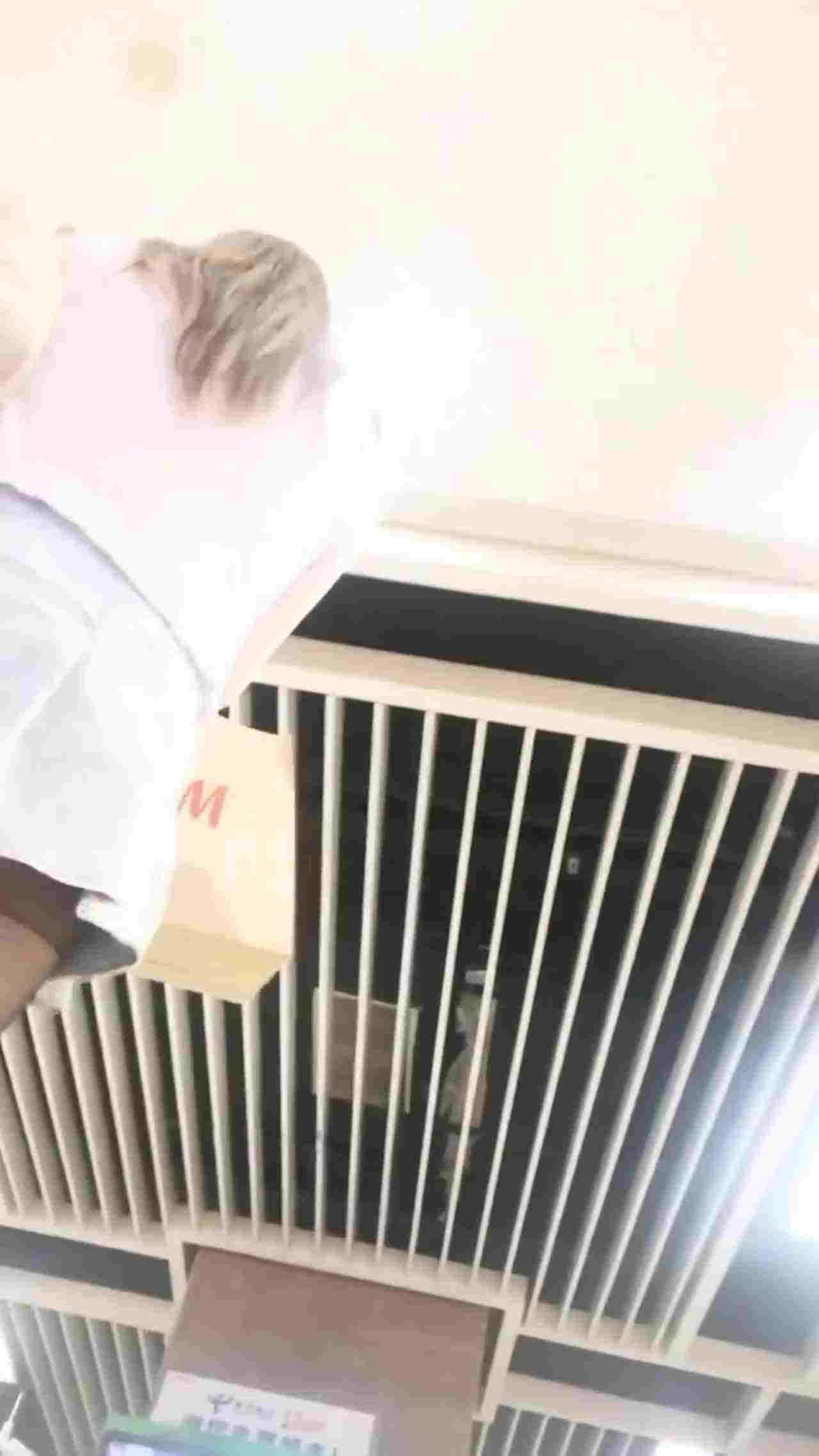  【偷拍】超市高清抄底，偷拍少妇居然没穿内裤 的剧照10