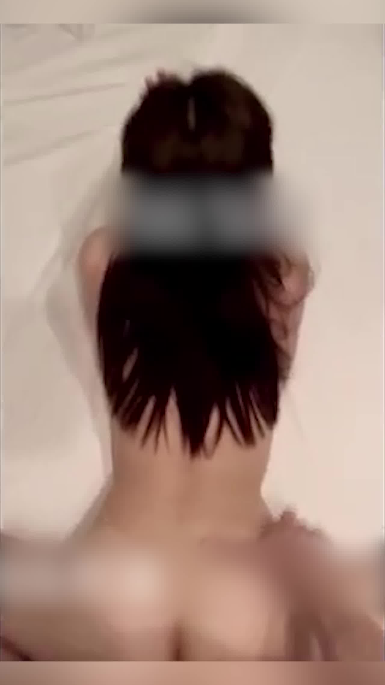  魔都小母狗背着男友在酒店镜子前被我狂插身材无敌 的剧照6