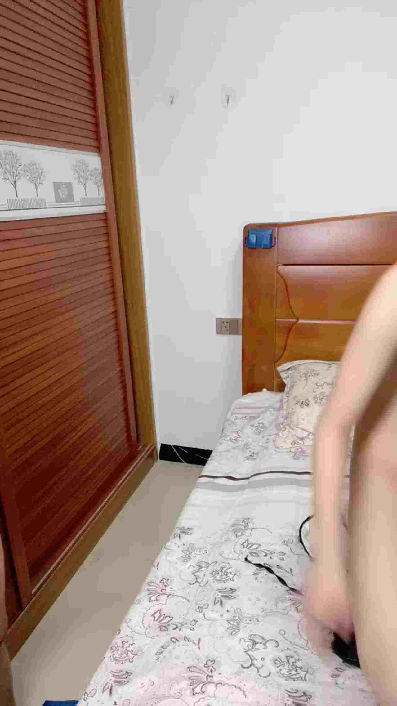  大波妹 操蜜穴大奶抖动骑乘更刺激 的剧照3