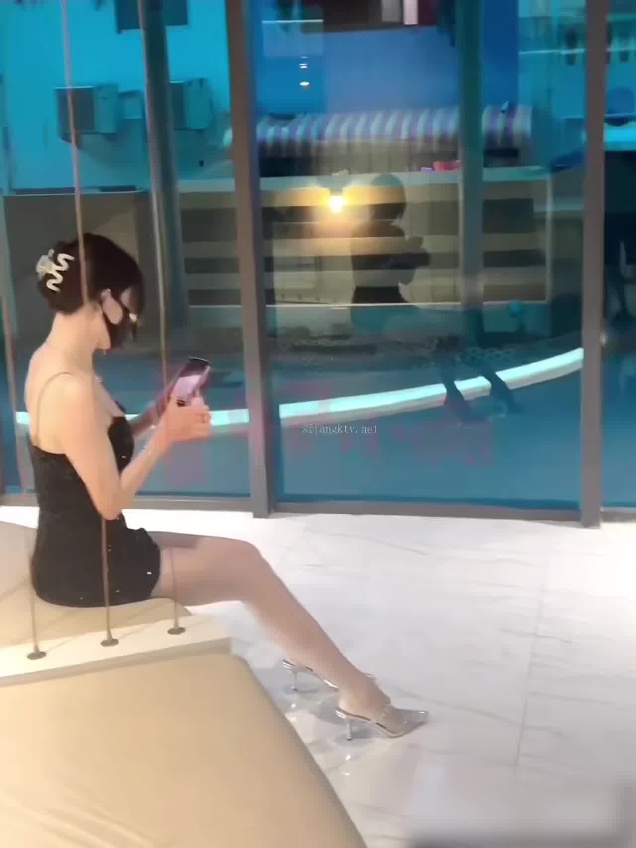  曼菲小雨 拍照拍一拍 拍出母狗 的剧照2