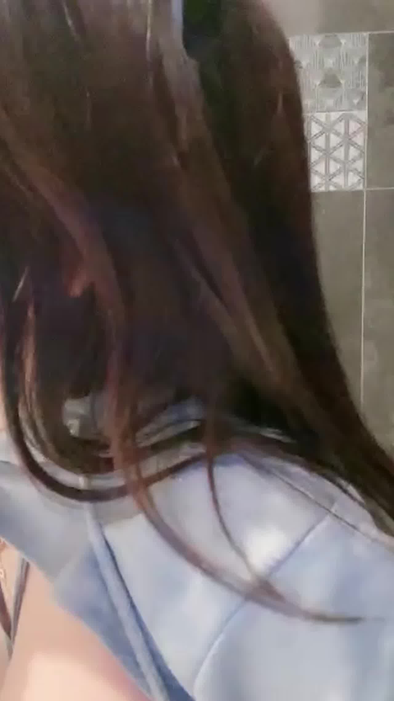  巨乳姐姐为了绑一大哥吃象真难看 的剧照7