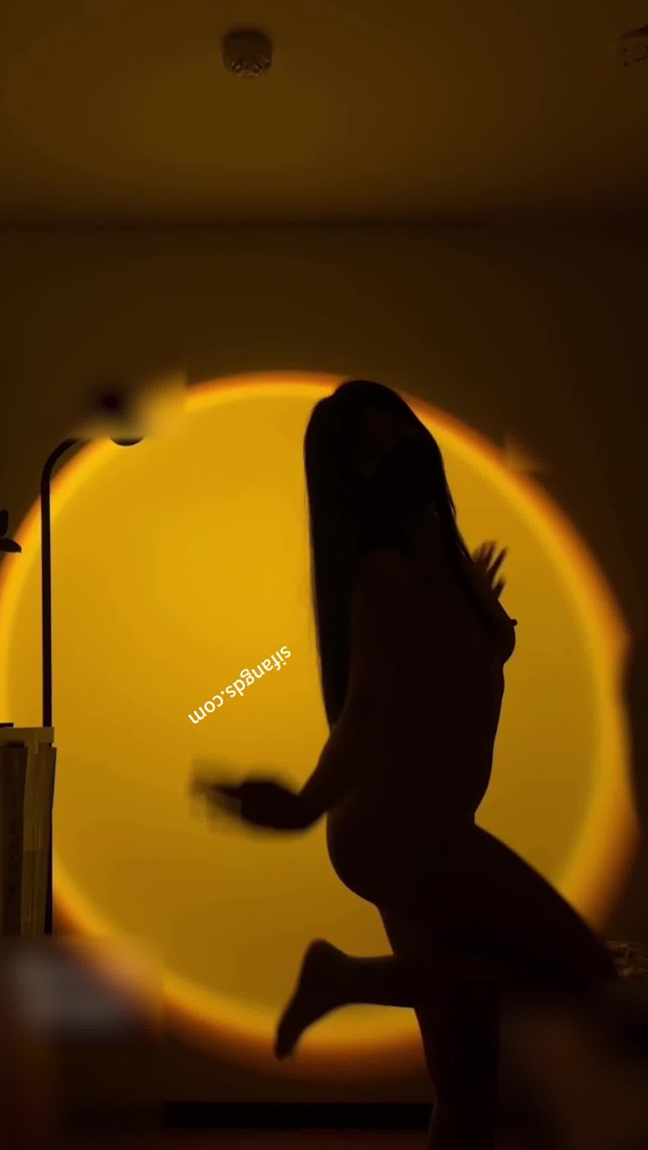  我只想欣赏原汁原味抖音玉米姐的屁股 的剧照6