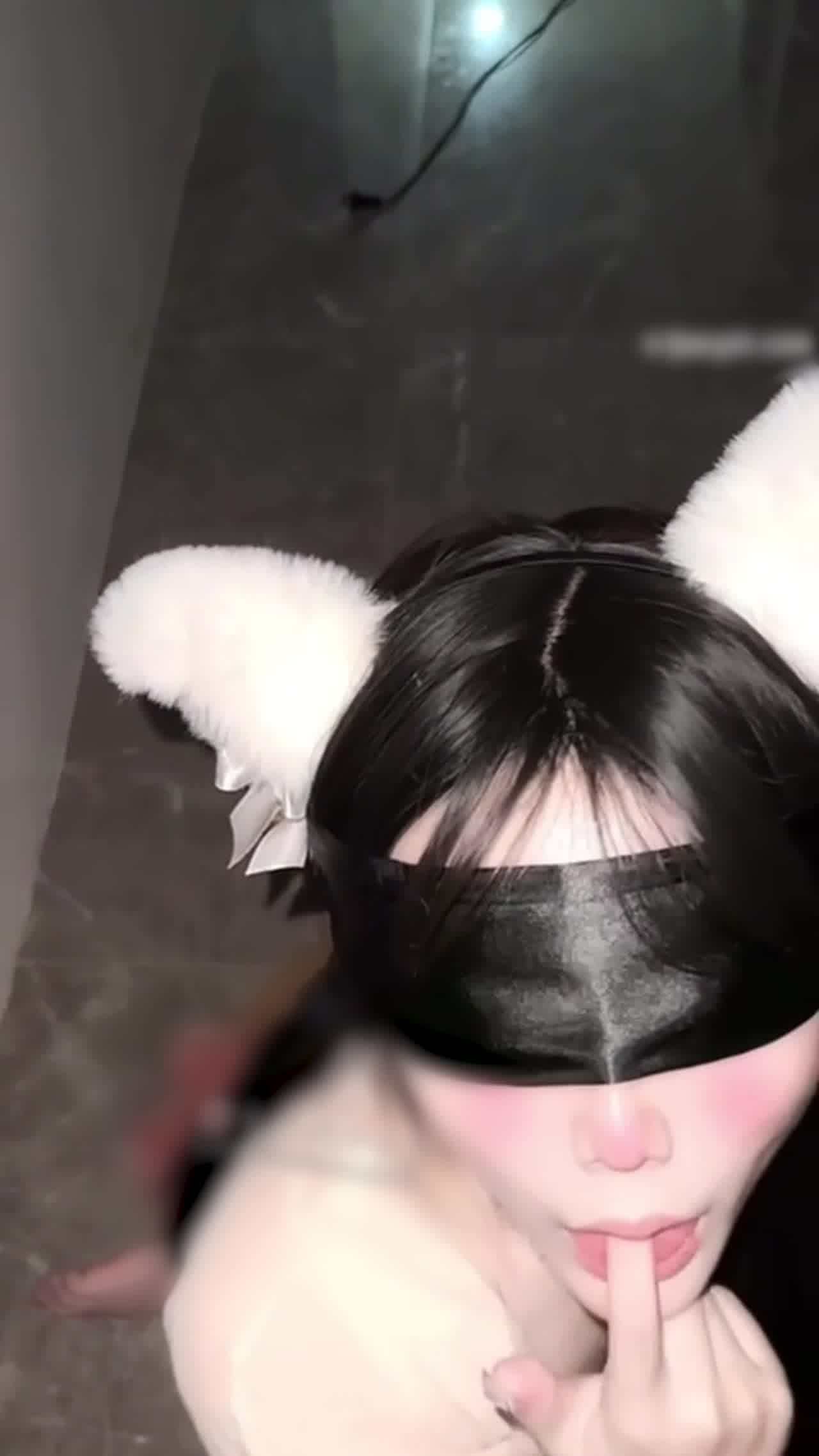  爽了老铁猫耳粉舌少女卖弄骚姿 的剧照3