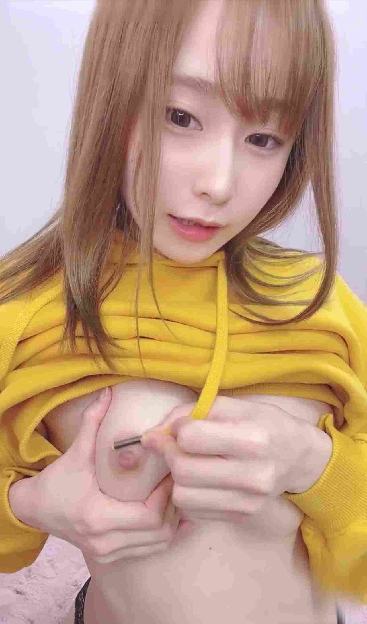  东京女子大学 日本知名网红UP博主 逢坂爱 高价土豪大尺度福利流出 黑色蕾丝内衣诱惑 的剧照1