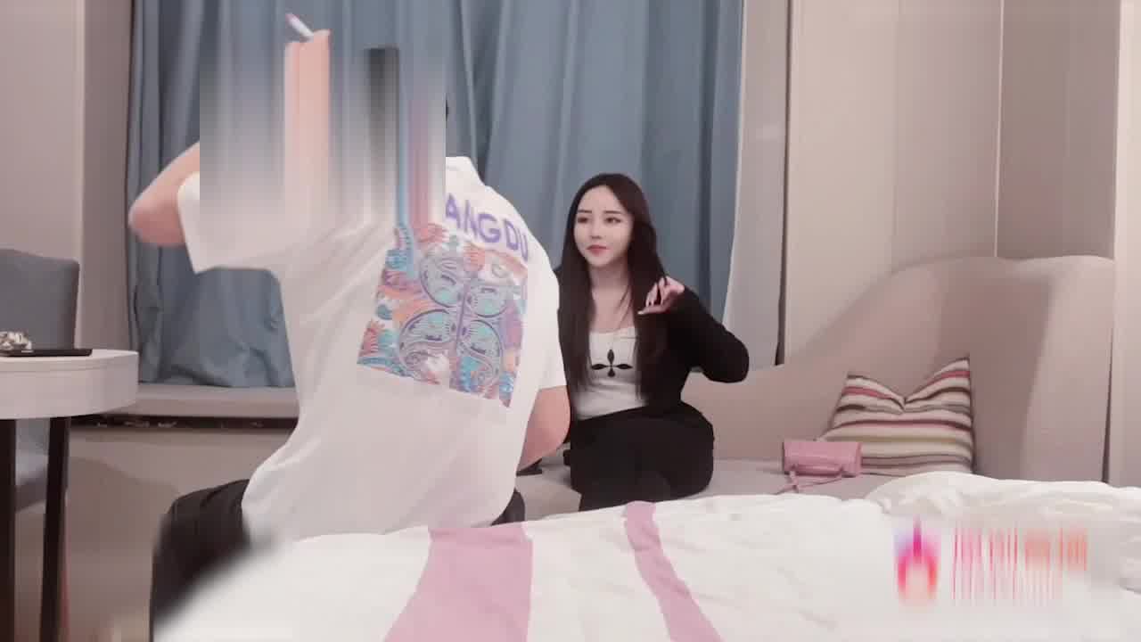  杏吧小飞 网红留学生下海兼职 高颜值丰满大奶 的剧照10