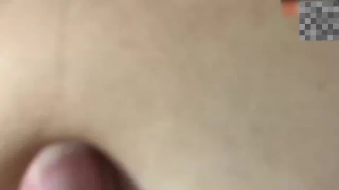  姐弟乱伦 趁着爸妈不在家跑进姐姐房间挑逗她! 的剧照7