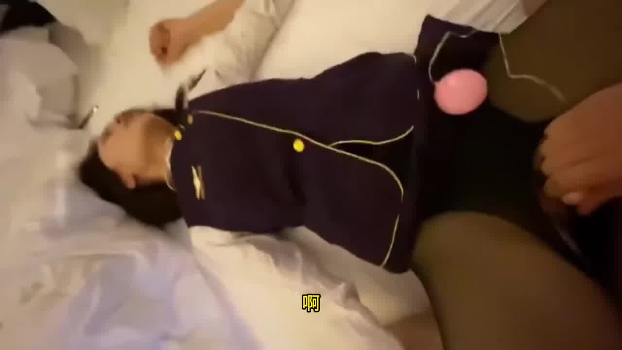  厦门航空某机组乘务员，被佩戴劳力士迪通拿手表的土豪包养视频流出！ 的剧照8