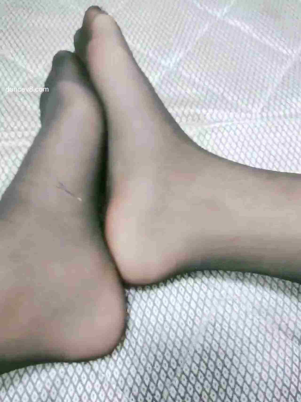  极品警花妹妹自摸白晰巨乳嫩逼肛塞小野猫 的剧照3